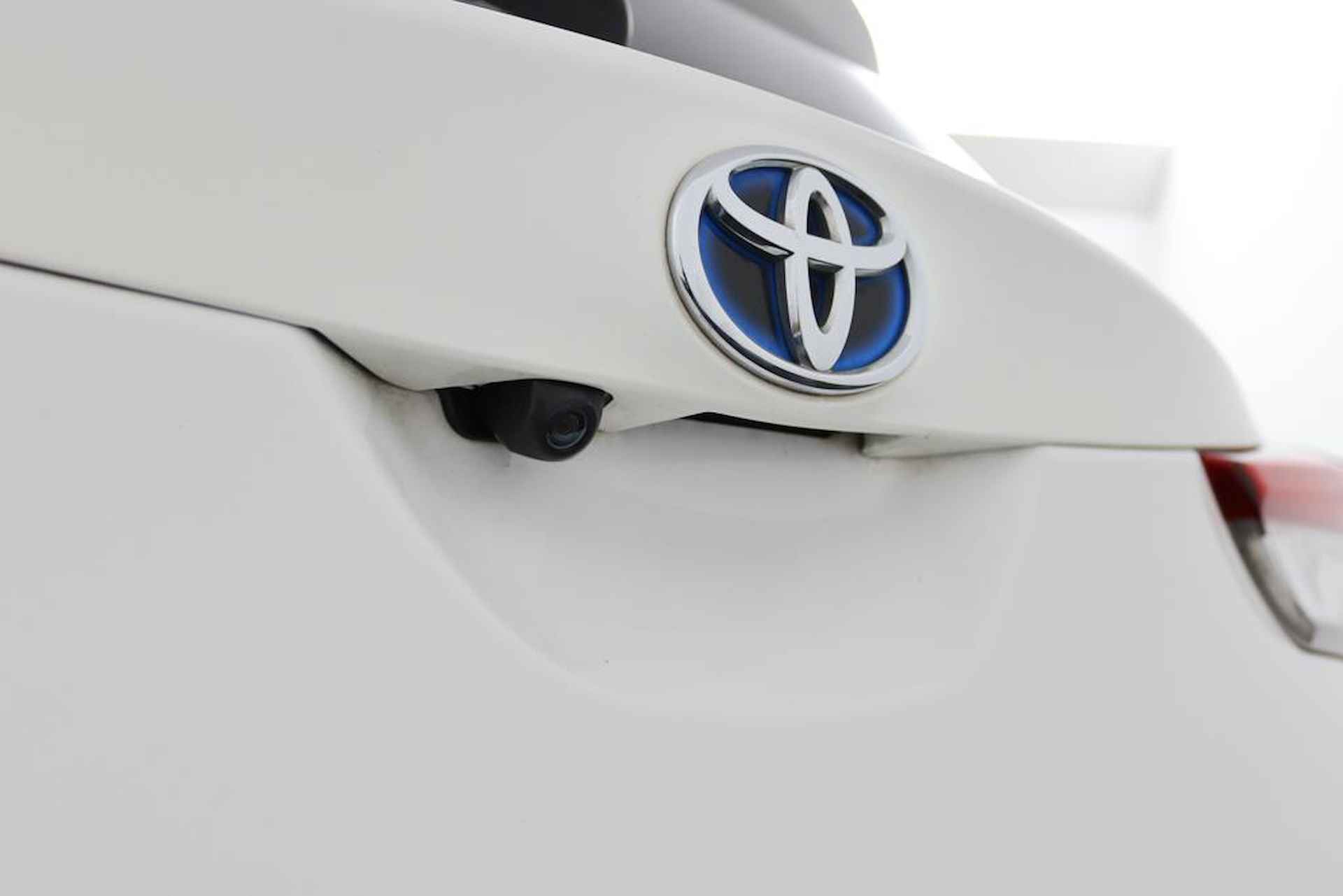 Toyota Auris 1.8 Hybrid Dynamic Ultimate | Stoelverwarming | Achteruitrijcamera | DAB | - 39/46
