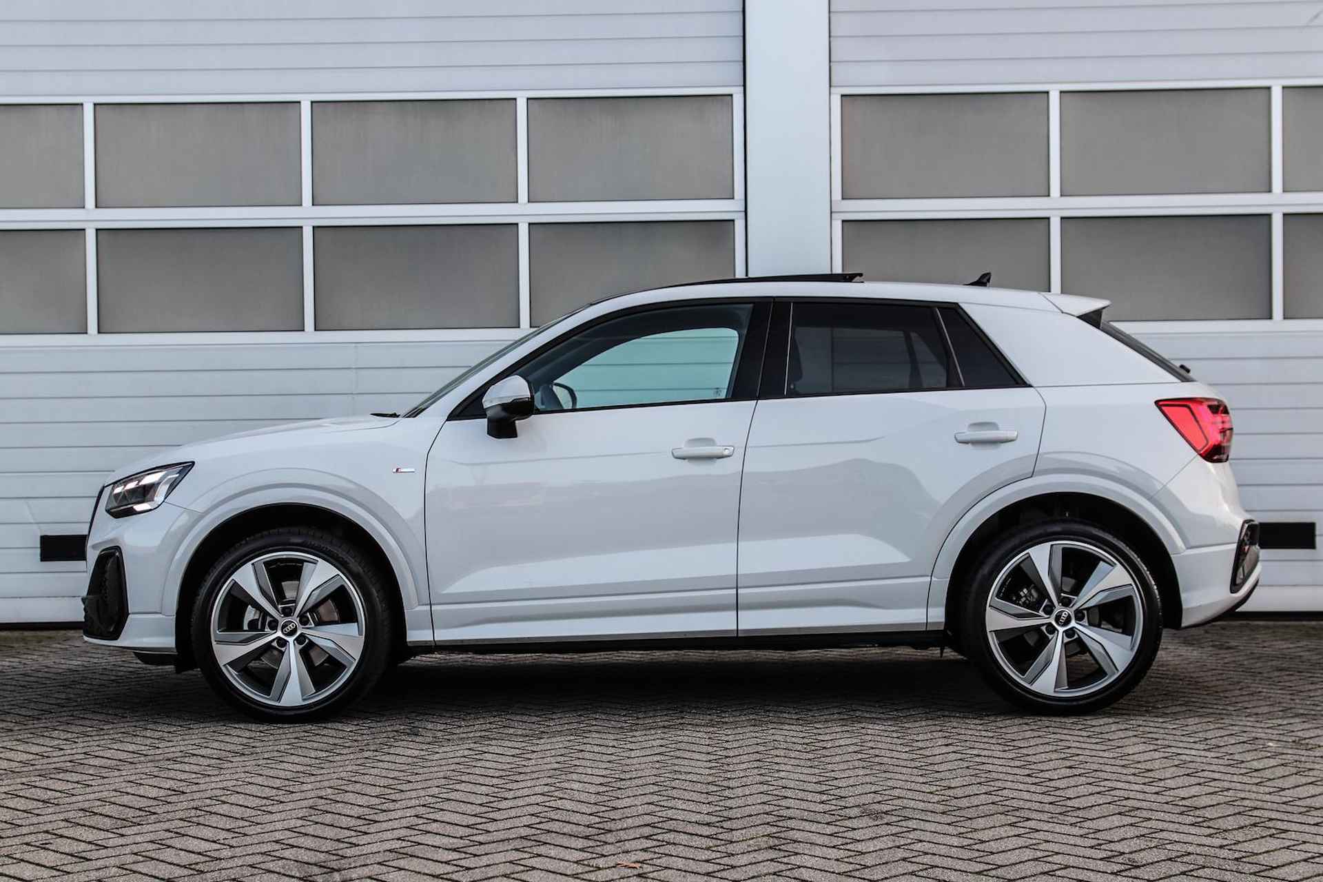 Audi Q2 35 TFSI 150pk S-tronic S-Line Edition | Panoramadak | Achteruitrijcamera - 9/46