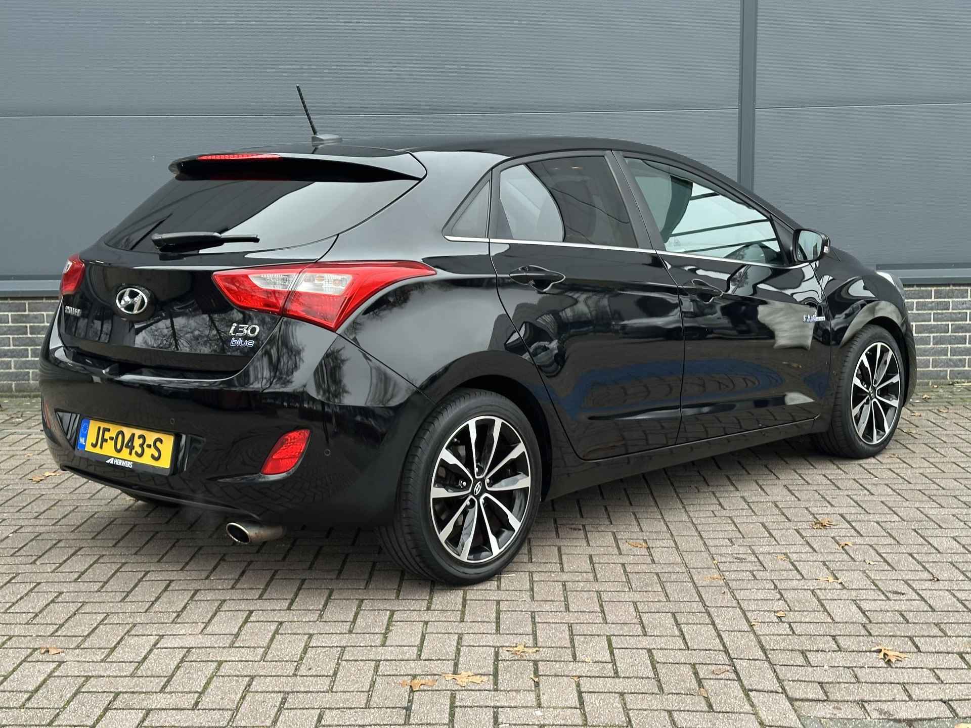 Hyundai i30 1.6 GDI i-Motion Plus / Dealer Onderhouden / Achteruitrij Camera / Navigatie / Cruise / Parkeer Sensoren Achter / - 3/36