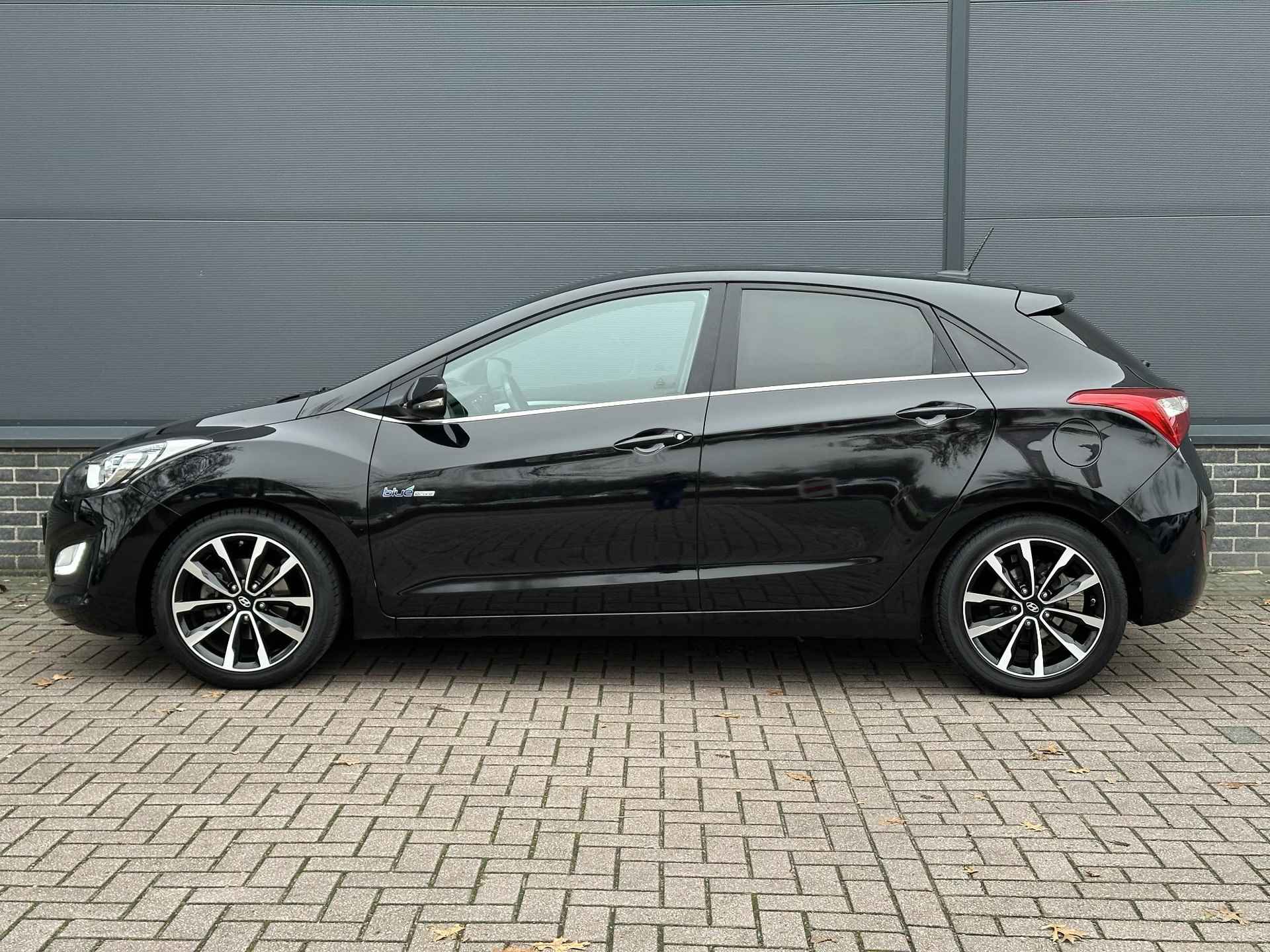 Hyundai i30 1.6 GDI i-Motion Plus / Dealer Onderhouden / Achteruitrij Camera / Navigatie / Cruise / Parkeer Sensoren Achter / - 10/36