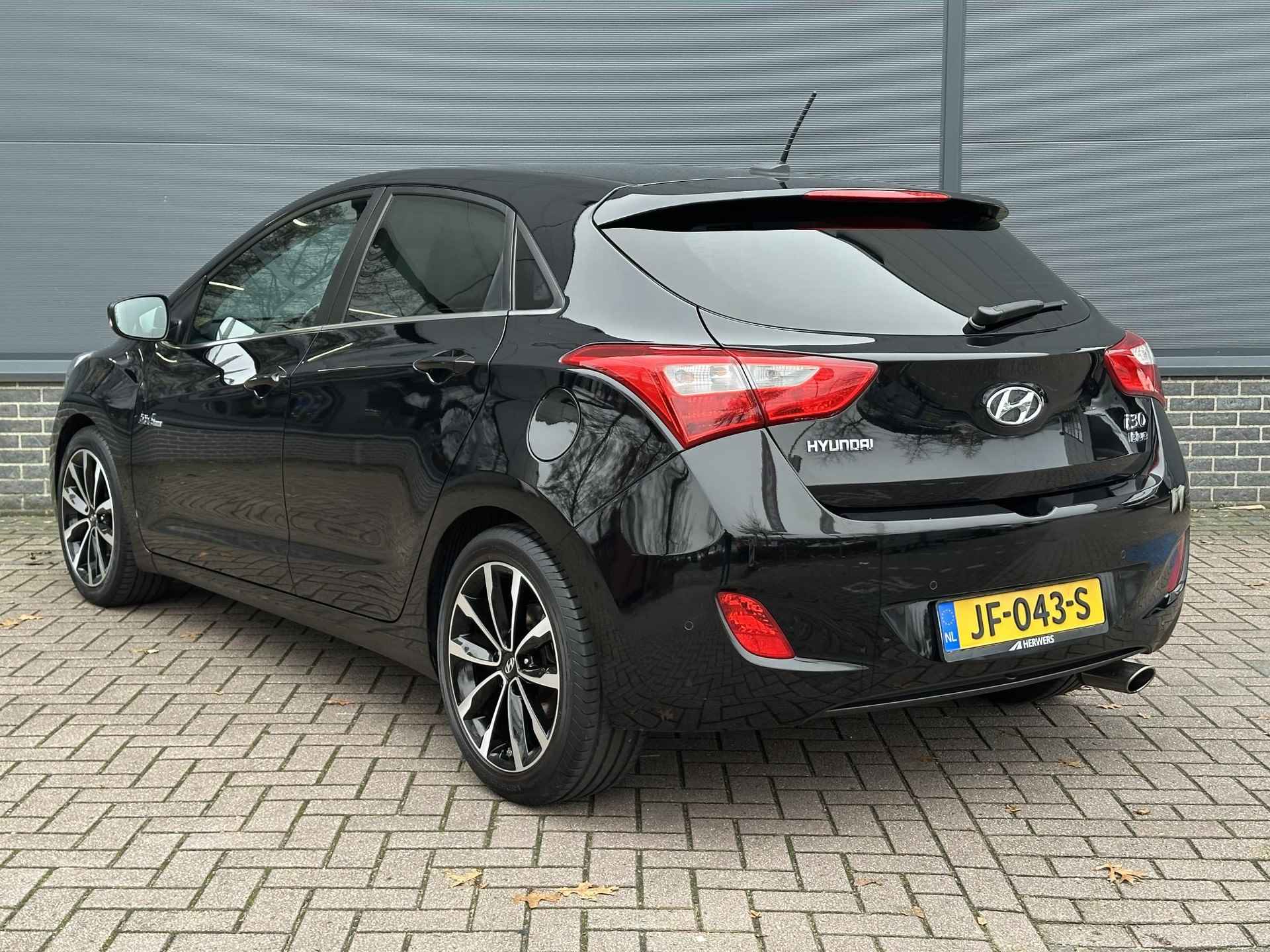 Hyundai i30 1.6 GDI i-Motion Plus / Dealer Onderhouden / Achteruitrij Camera / Navigatie / Cruise / Parkeer Sensoren Achter / - 15/36