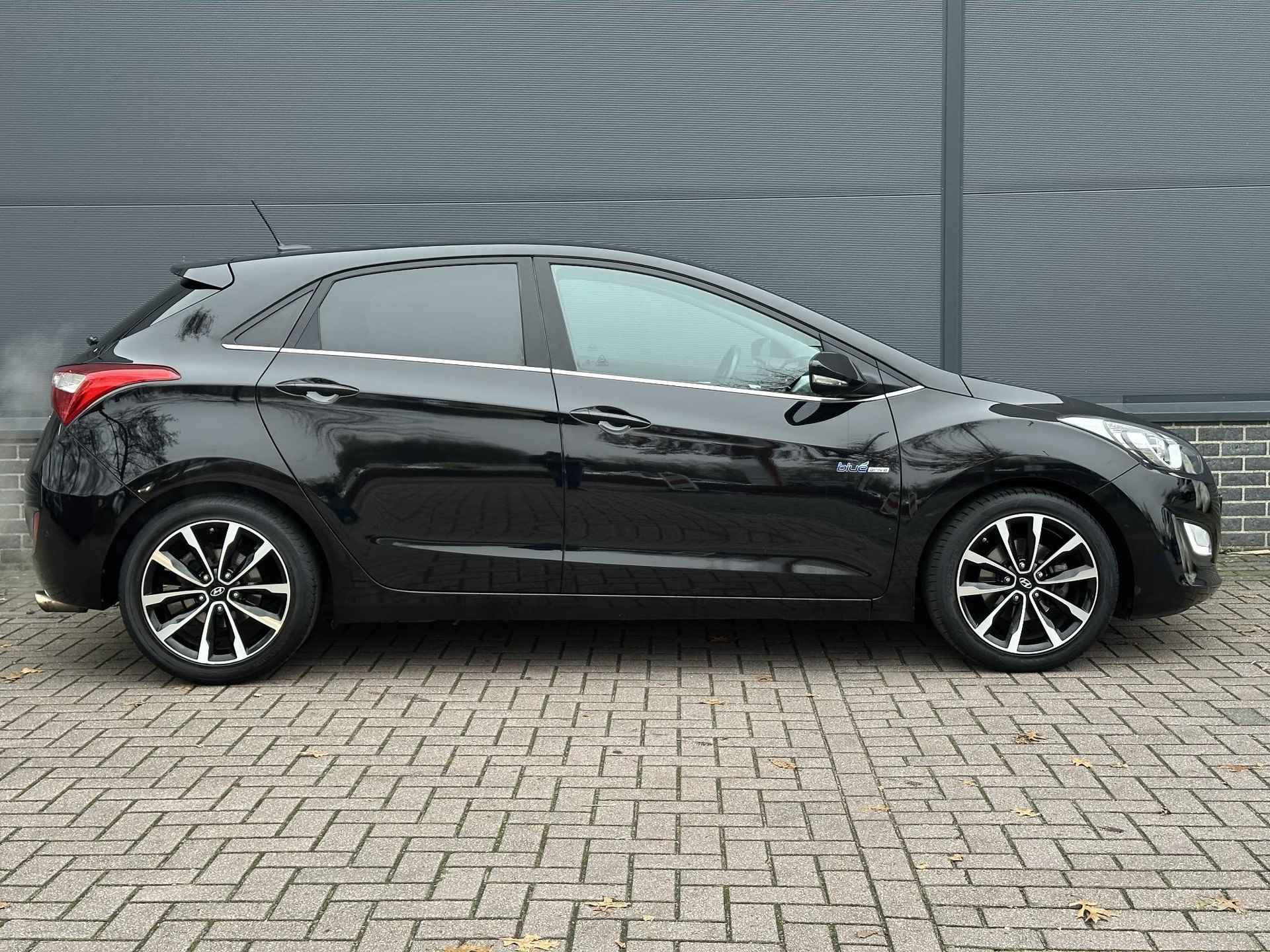 Hyundai i30 1.6 GDI i-Motion Plus / Dealer Onderhouden / Achteruitrij Camera / Navigatie / Cruise / Parkeer Sensoren Achter / - 16/36