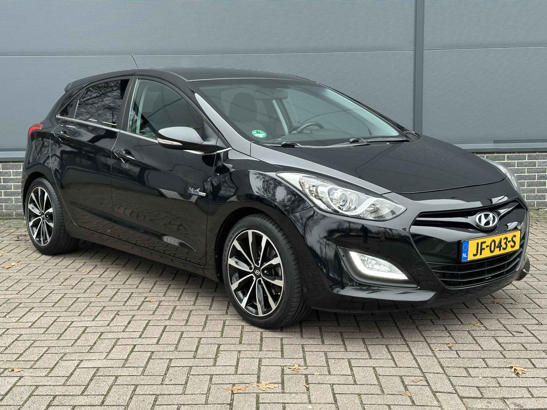 Hyundai i30 1.6 GDI i-Motion Plus / Dealer Onderhouden / Achteruitrij Camera / Navigatie / Cruise / Parkeer Sensoren Achter / - 17/36