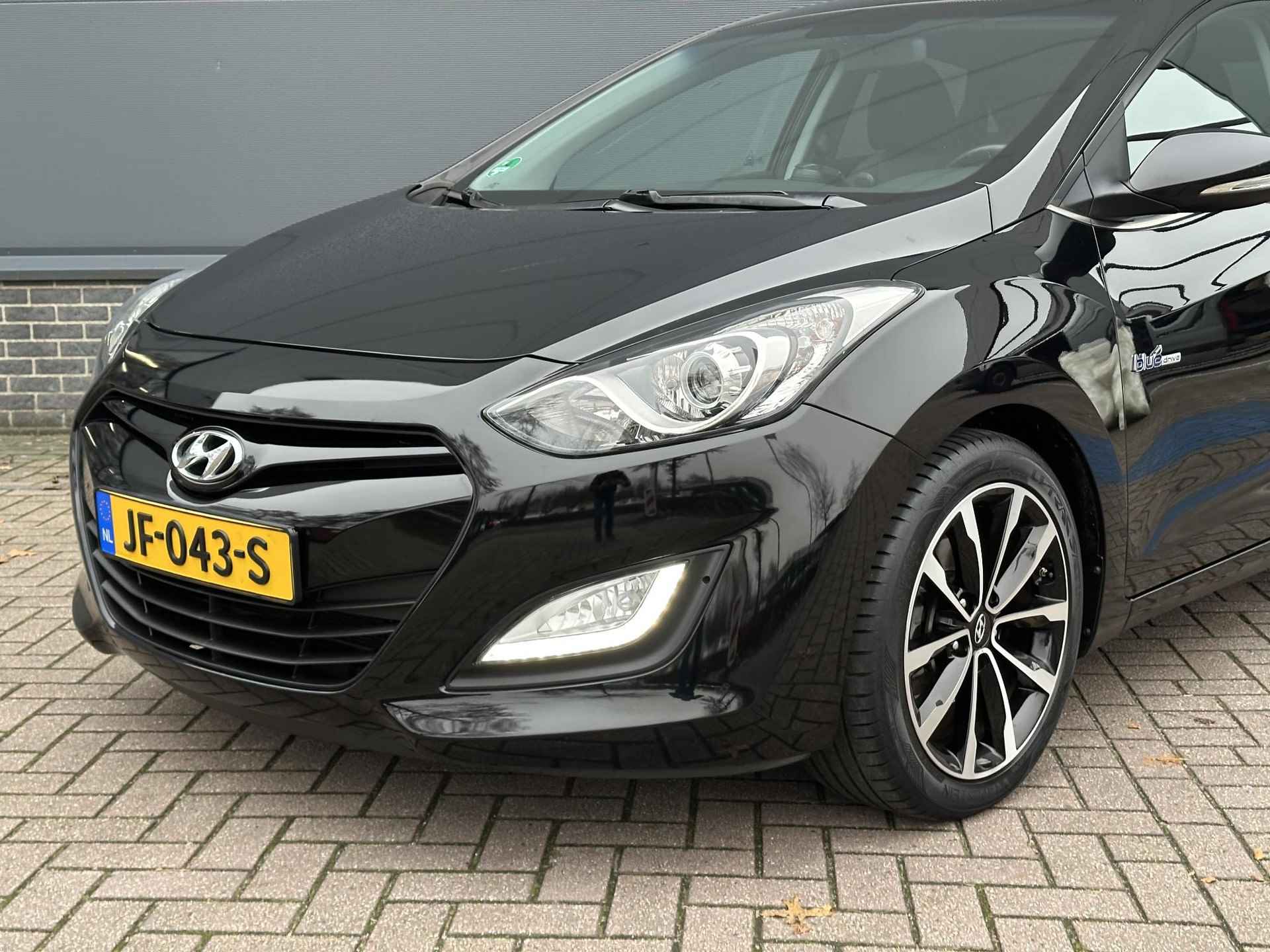 Hyundai i30 1.6 GDI i-Motion Plus / Dealer Onderhouden / Achteruitrij Camera / Navigatie / Cruise / Parkeer Sensoren Achter / - 24/36