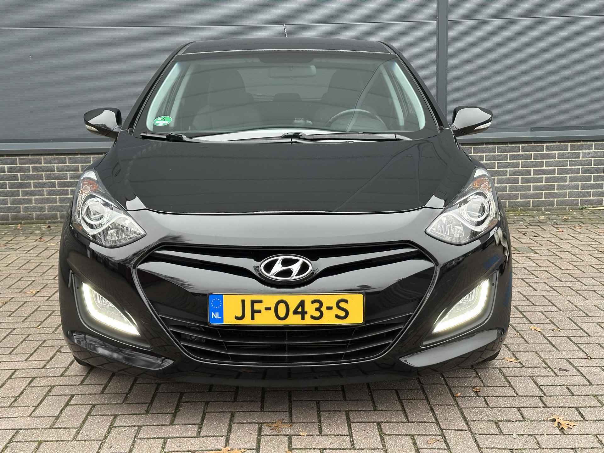 Hyundai i30 1.6 GDI i-Motion Plus / Dealer Onderhouden / Achteruitrij Camera / Navigatie / Cruise / Parkeer Sensoren Achter / - 26/36