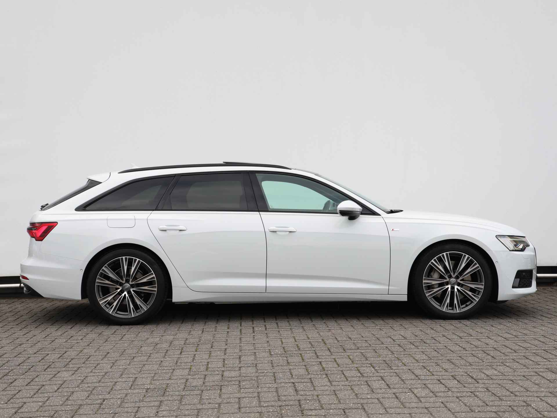 Audi A6 Avant 50 TFSI e quattro S edition 299pk | Pano | B&O | Trekhaak | Elek. stoelen | Adaptive cruise | Dodehoekdetectie | Keyless | Camera | Stoelverwarming - 2/49