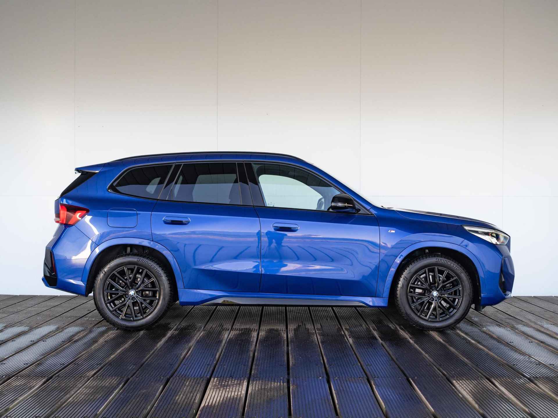 BMW X1 sDrive20i | M Sportpakket | Driving Assistant Plus | 18 inch | M Adaptief onderstel | Stuurwielverwarming | Trekhaak - 4/35