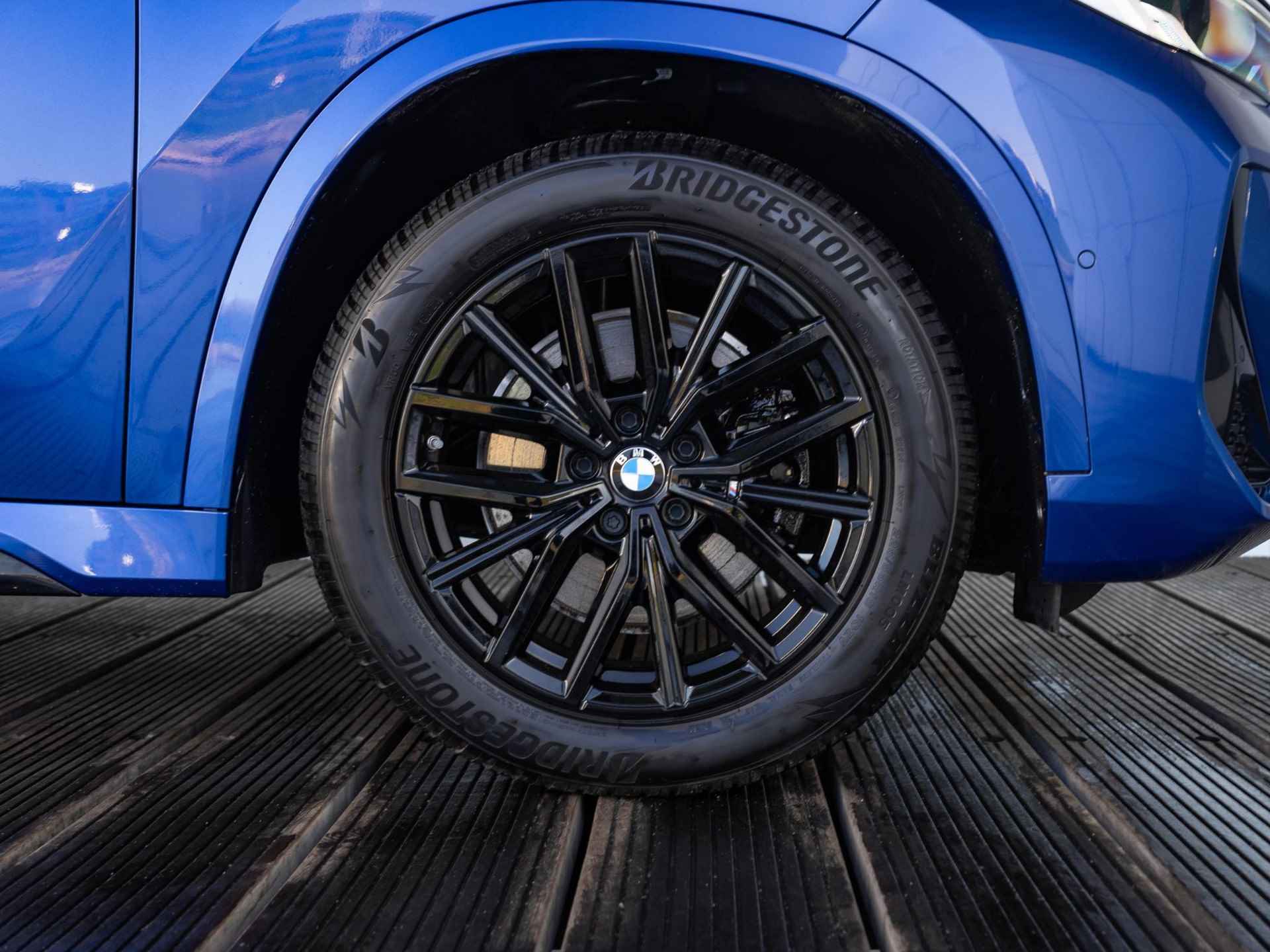 BMW X1 sDrive20i | M Sportpakket | Driving Assistant Plus | 18 inch | M Adaptief onderstel | Stuurwielverwarming | Trekhaak - 6/35