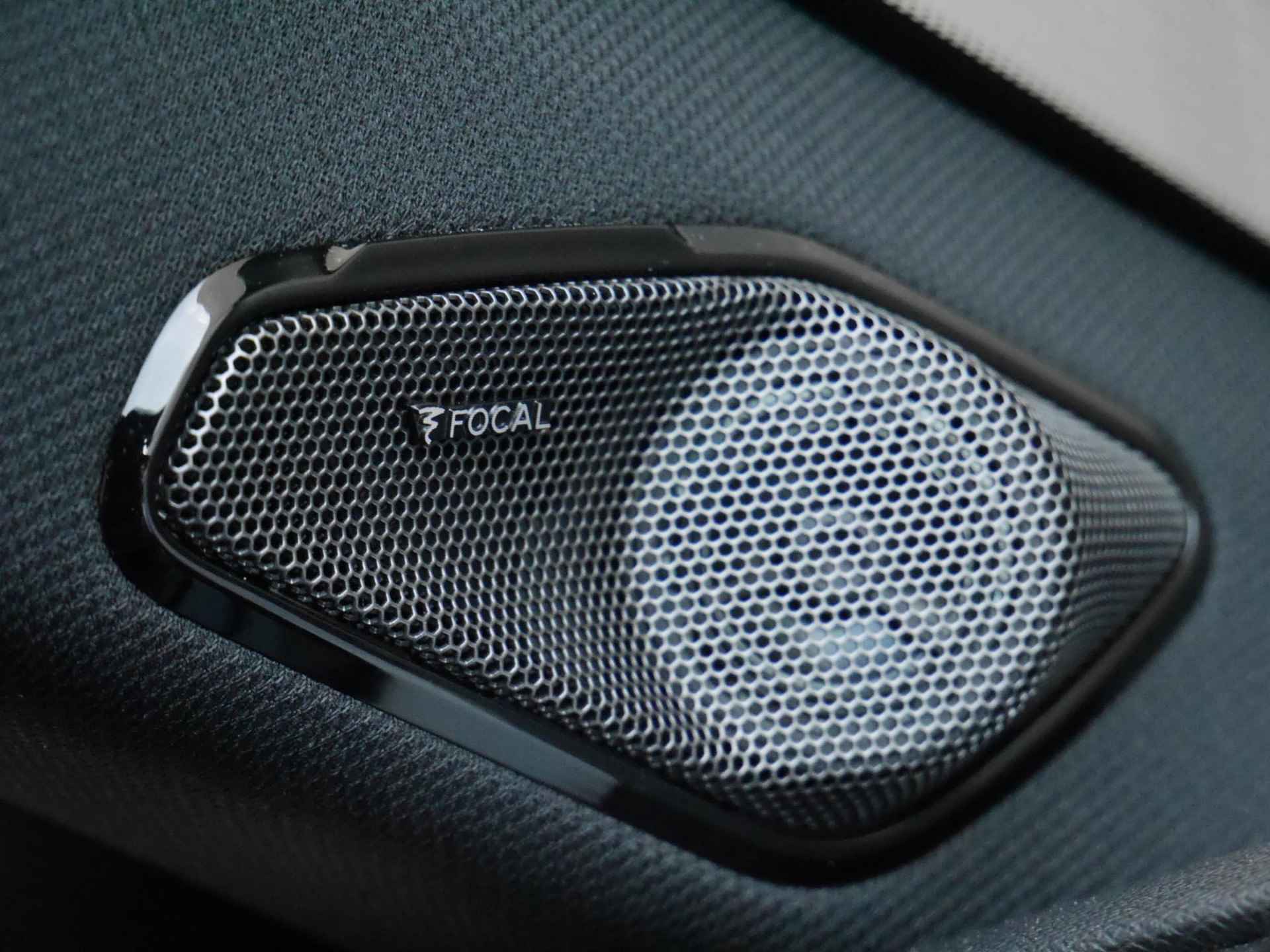 Peugeot 308 1.6 HYbrid 225pk GT | Stoel/Stuurverwarming | Focal Hi-Fi | Voorruitverwarming - 49/53
