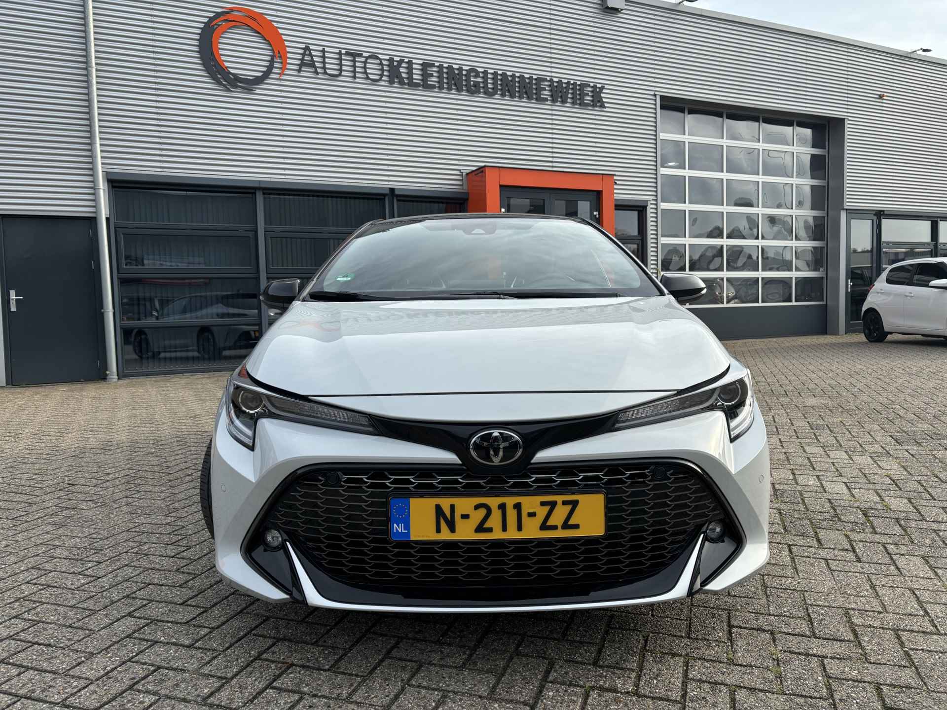 Toyota Corolla 1.8 Hybrid GR-Sport NL-Auto / Apple/Android Carplay / Draadloze telefoonlader / Keyless / Camera / Led Koplampen / Parkeersensor - 10/25