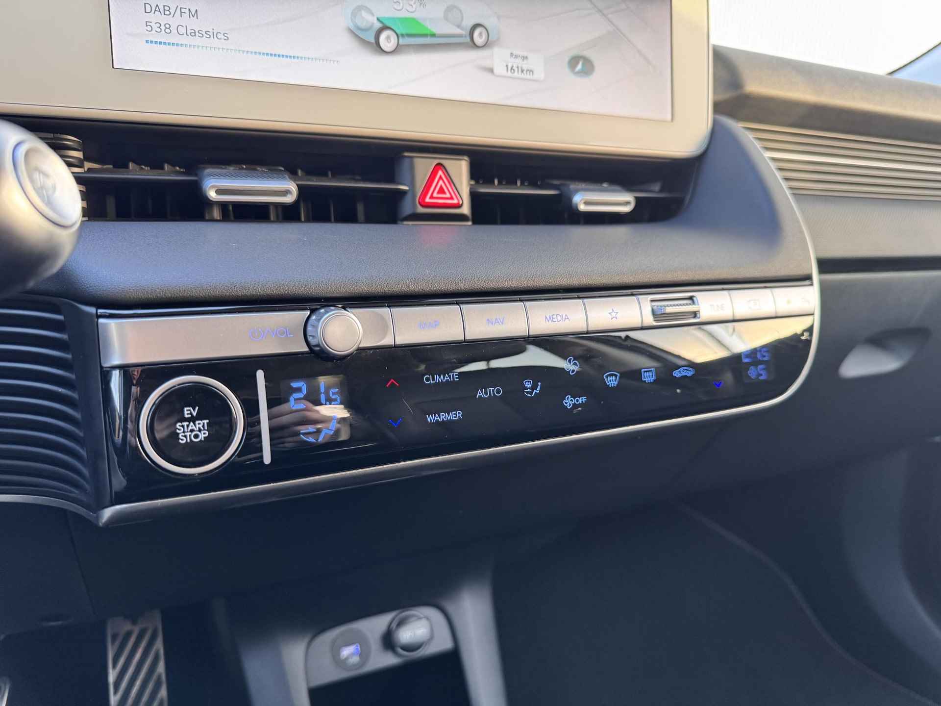 Hyundai IONIQ 5 Lounge 73kWh /Lederen bekleding /Navigatiesysteem full map /Voorstoelen verwarmd en geventileerd /Apple Carplay-Android Auto /Climate control / - 34/36