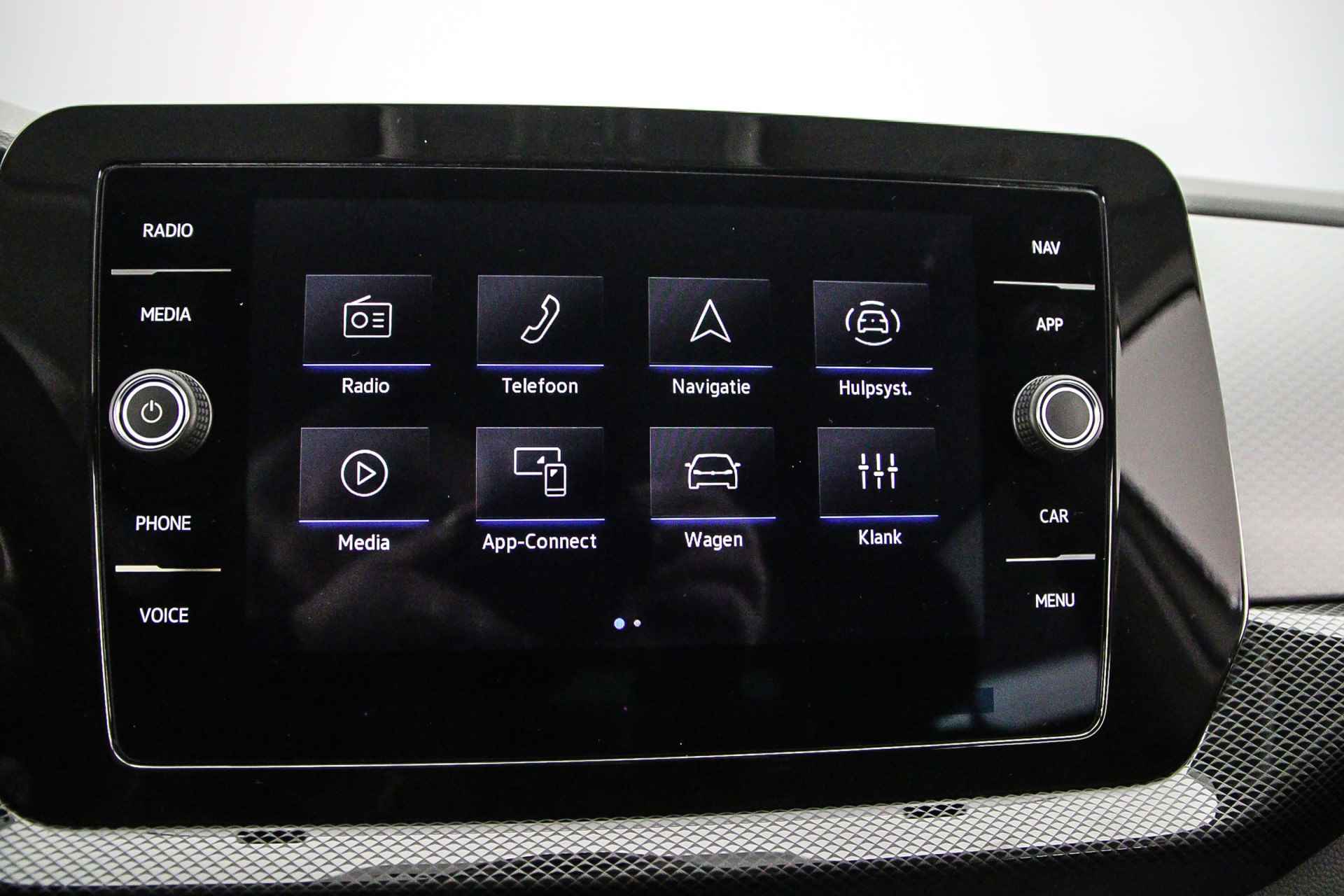 Volkswagen T-Cross Life Edition 1.0 TSI 110pk DSG Automaat Achteruitrijcamera, Stoelverwarming, Airco, Adaptive cruise control, Parkeersensoren, LED verlichting, App connect, Bluetooth - 19/34