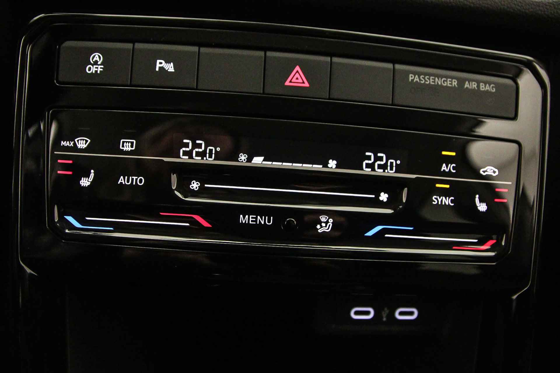 Volkswagen T-Cross Life Edition 1.0 TSI 110pk DSG Automaat Achteruitrijcamera, Stoelverwarming, Airco, Adaptive cruise control, Parkeersensoren, LED verlichting, App connect, Bluetooth - 22/34