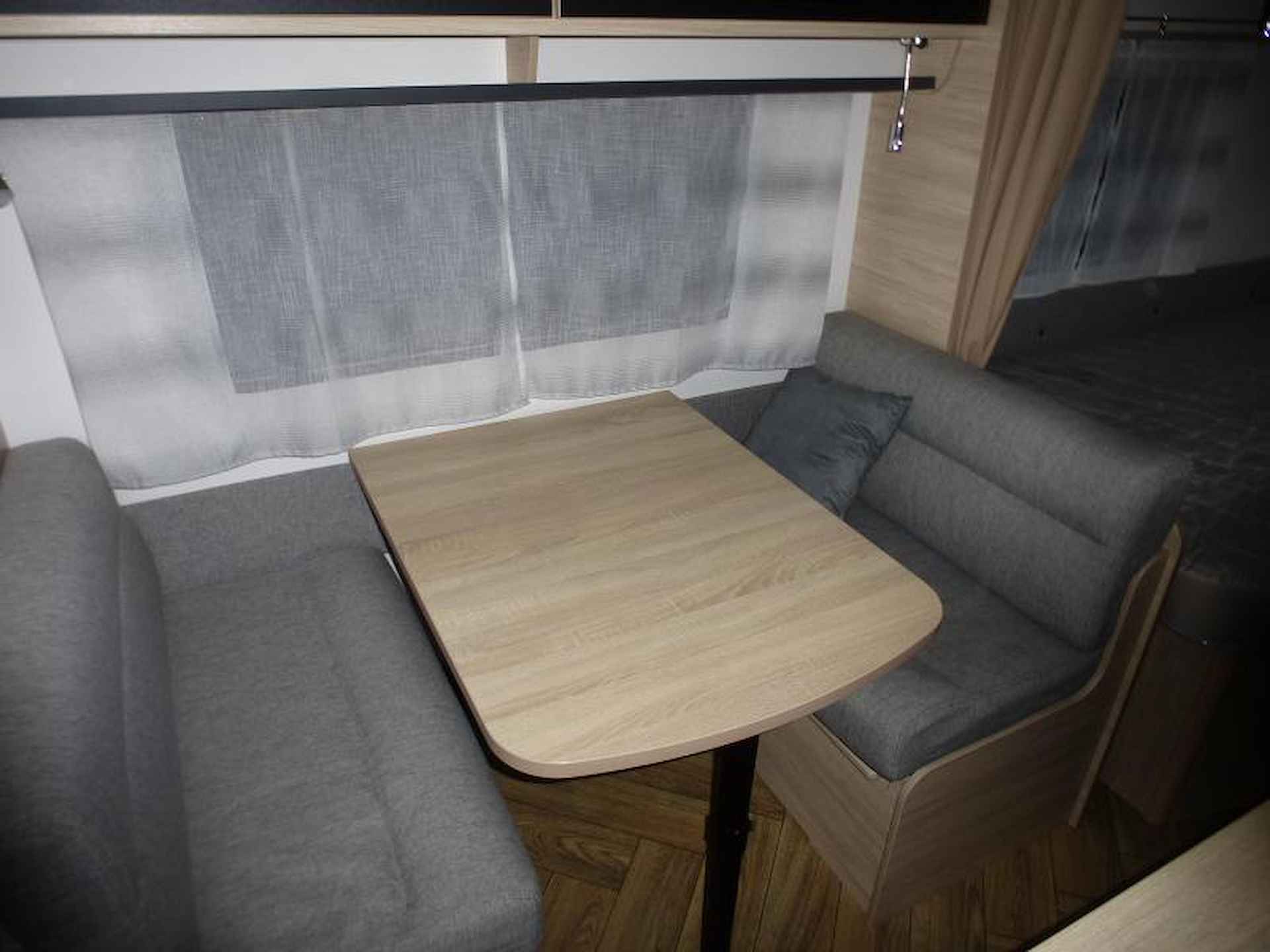 Caravelair Sport Line 476 met stapelbed - 7/11