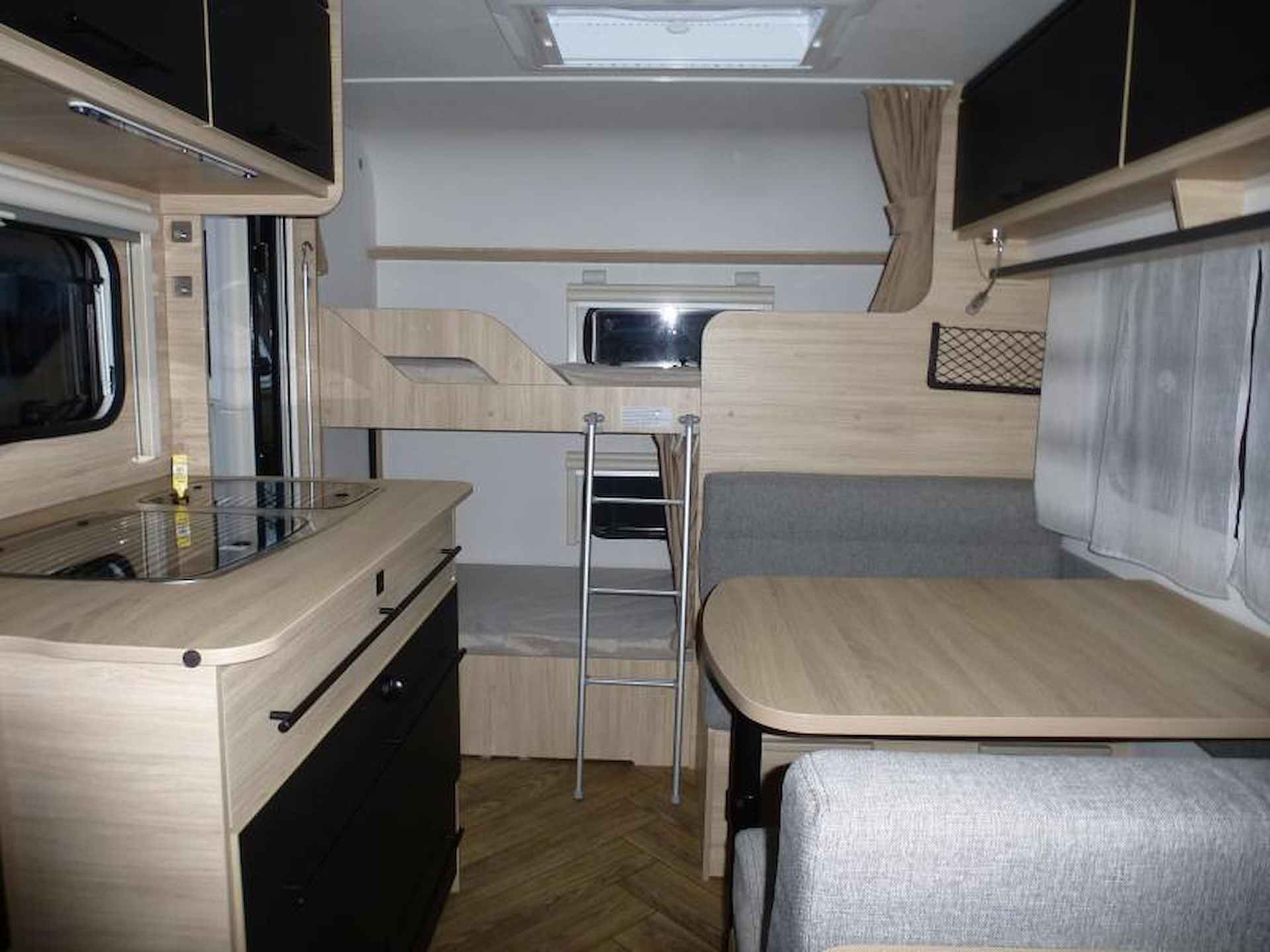 Caravelair Sport Line 476 met stapelbed - 10/11