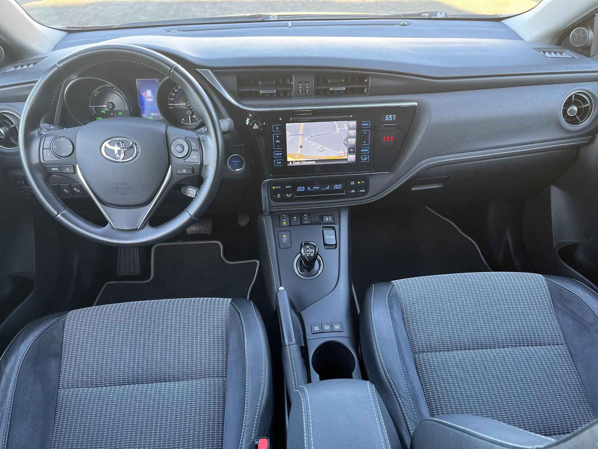 Toyota Auris 1.8 Hybrid Executive - 15/34