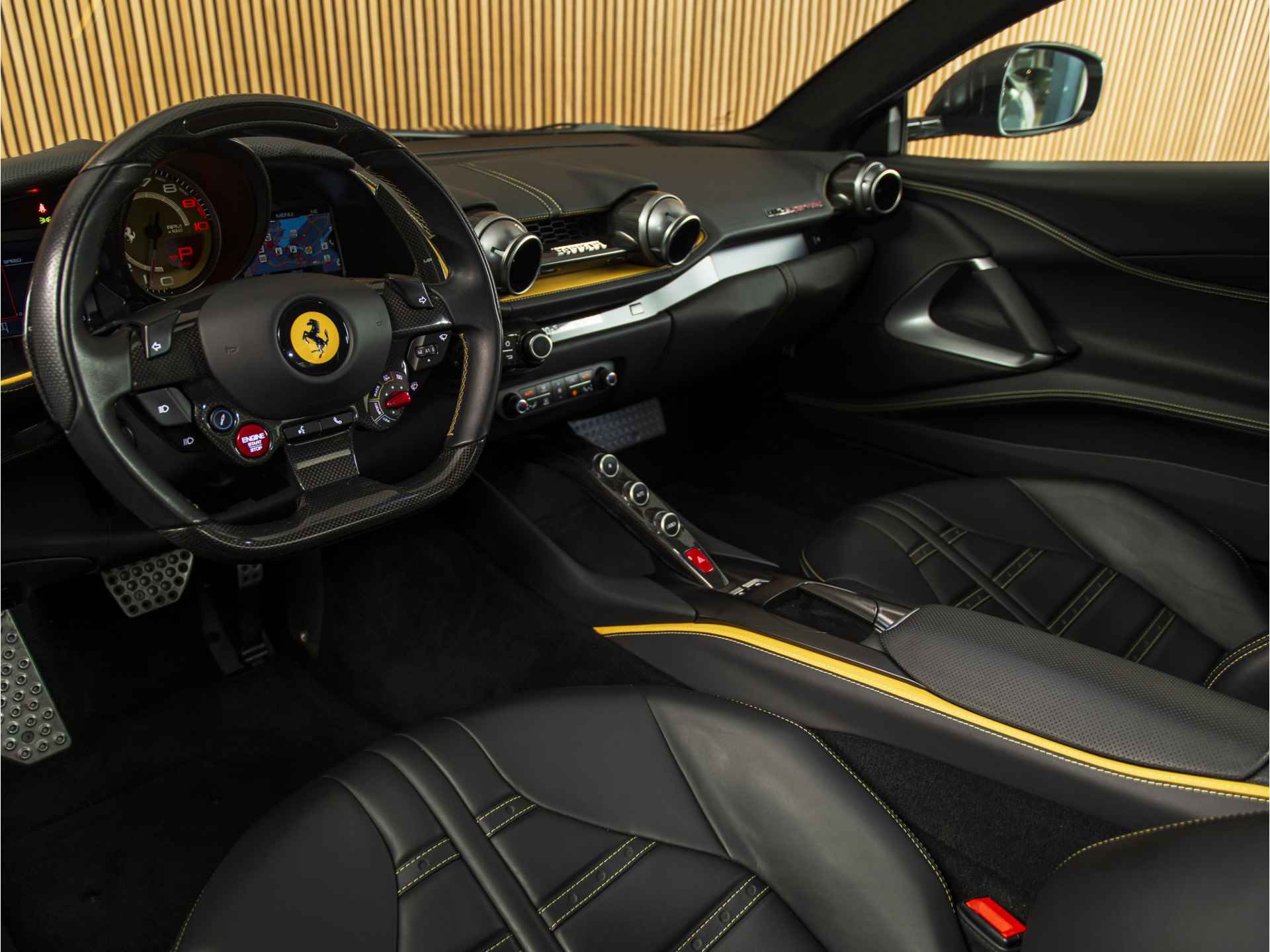 Ferrari 812 6.5 V12 Superfast HELE - 26/54