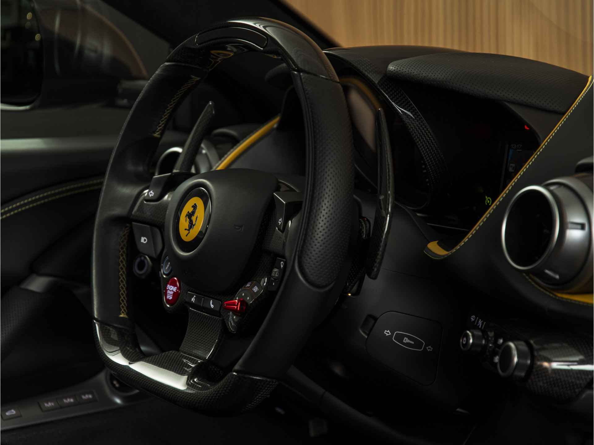 Ferrari 812 6.5 V12 Superfast HELE - 39/54