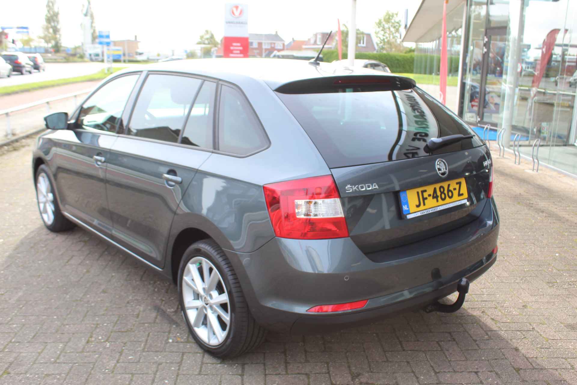 Škoda Rapid Spaceback 1.2 TSI Greentech JOY , Automaat, Unieke auto Climate control , cruise control , Navigatie, Bluetooth , Trekhaak LM velgen , Parkeer sensoren v+a - 4/41