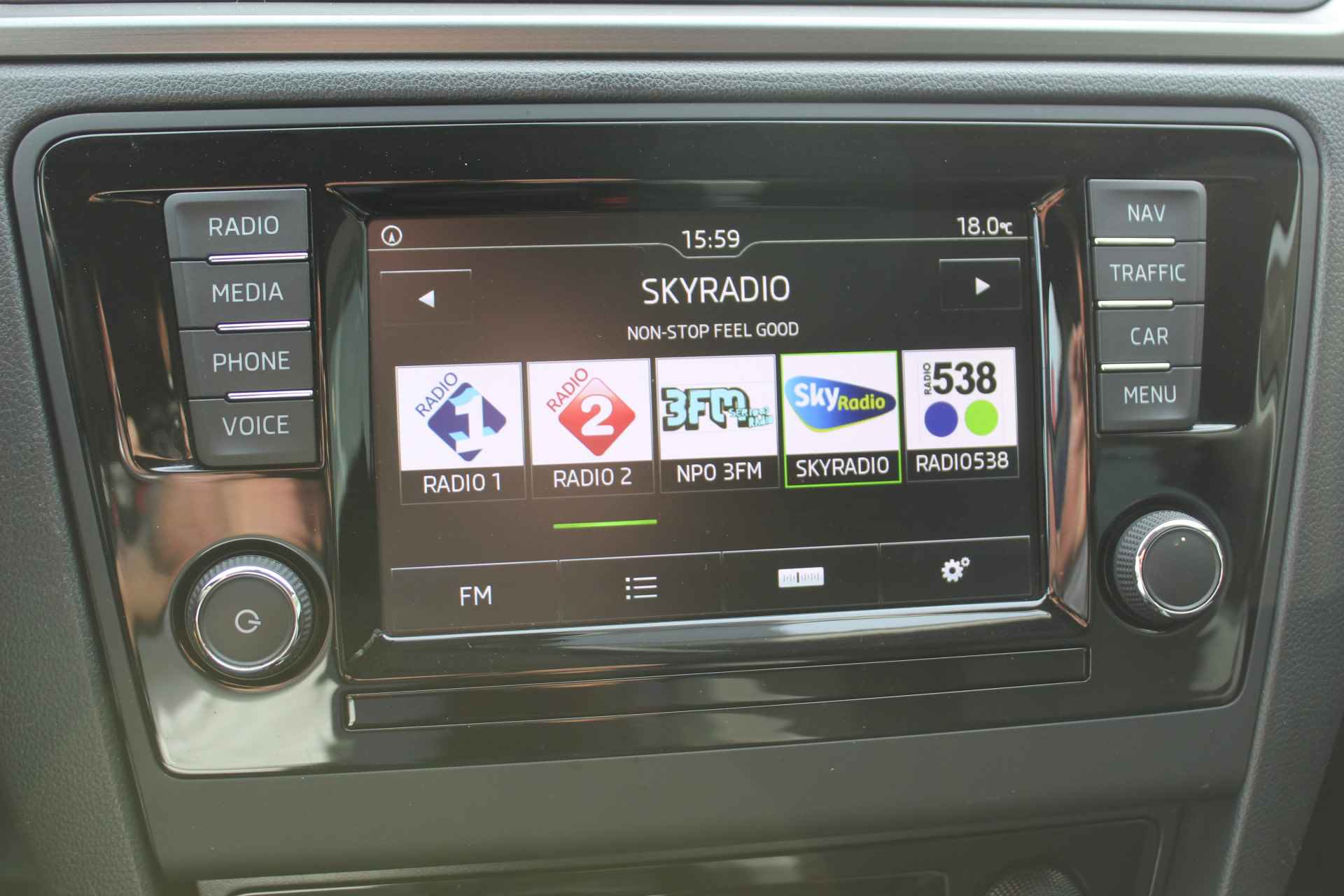 Škoda Rapid Spaceback 1.2 TSI Greentech JOY , Automaat, Unieke auto Climate control , cruise control , Navigatie, Bluetooth , Trekhaak LM velgen , Parkeer sensoren v+a - 14/41