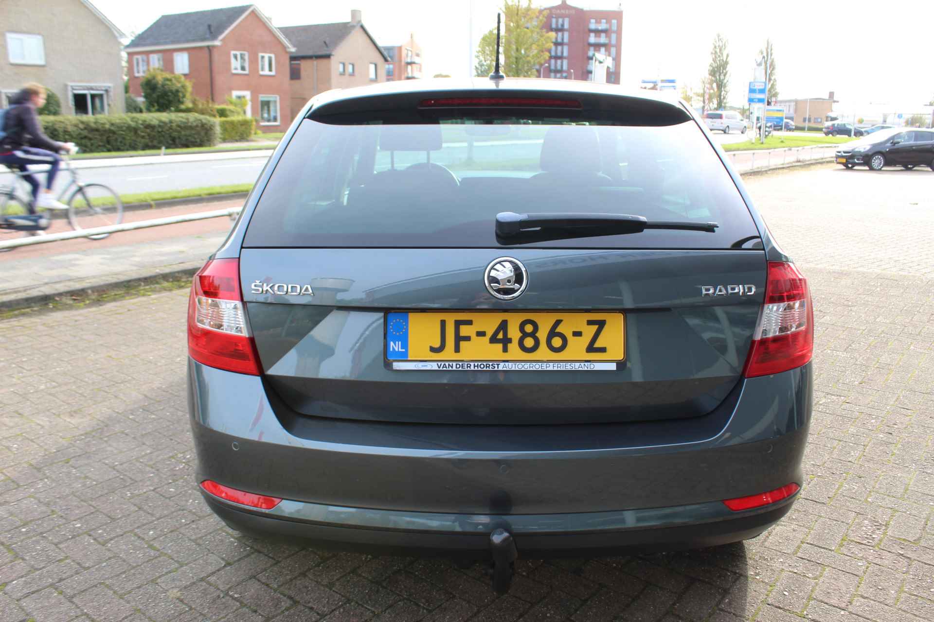 Škoda Rapid Spaceback 1.2 TSI Greentech JOY , Automaat, Unieke auto Climate control , cruise control , Navigatie, Bluetooth , Trekhaak LM velgen , Parkeer sensoren v+a - 29/41