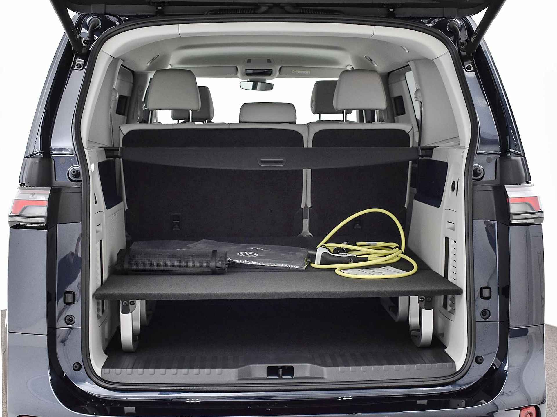 Volkswagen ID. Buzz pro advantage Elektromotor 150 kW / 204 pk electr. aandrijving · Assistance pakket · Design pakket · multimedia pakket plus · open & close pakket plus · trekhaak · MEGA Sale - 28/40