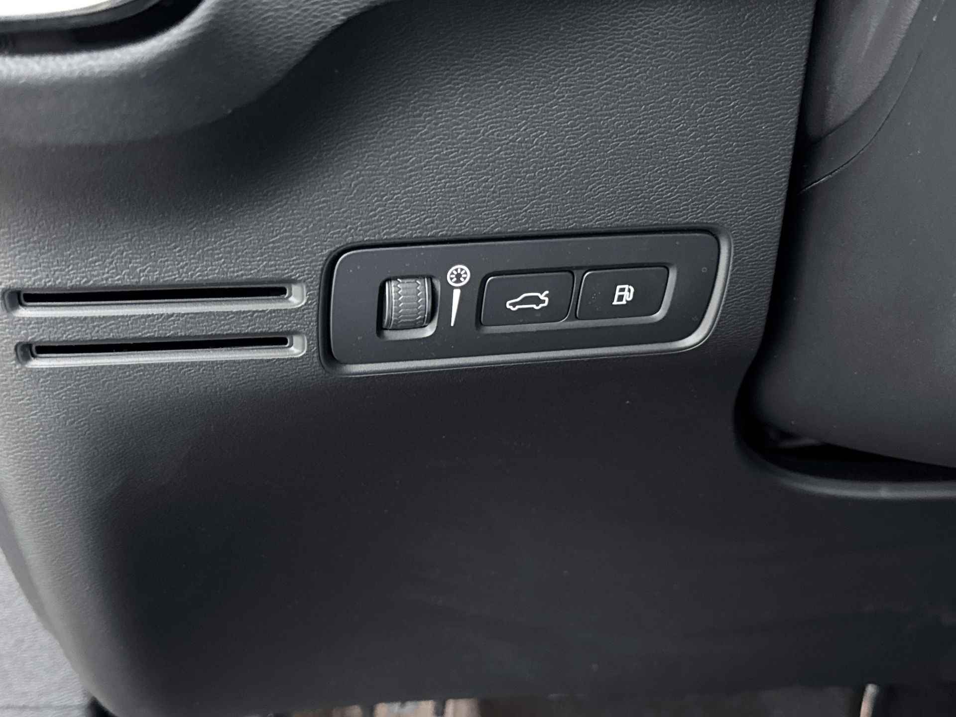 Volvo XC40 T4 211pk RECHARGE INSCRIPTION EXPRESSION | Navigatie | Stoelverwarming | Elektrische stoelbediening | - 24/28