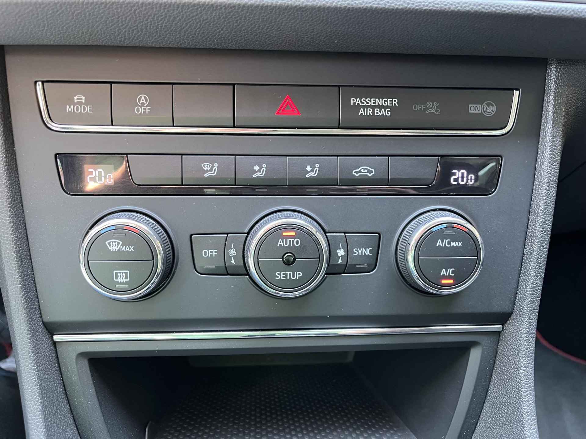 SEAT Leon 1.8 TSI FR Climate control, Apple Carplay, Cruise control, 17"Lichtmetalen velgen, USB/AUX, Elektrische ramen V+A, Isofix, Multifunctioneel stuurwiel, LED (MET GARANTIE*) - 28/32