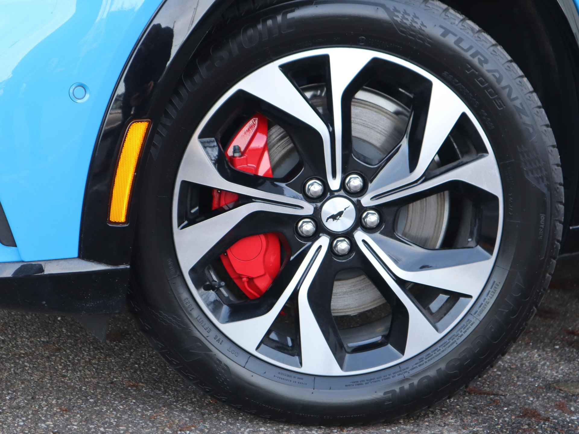Ford Mustang Mach-E 98kWh AWD Premium | 19" Lichtmetalen velgen | B&O Premium Audio | Led verlichting | 360° Camera | Dodehoek detectie | Panorama dak | Lederen bekleding | El. verstelbare voorstoelen | - 3/58