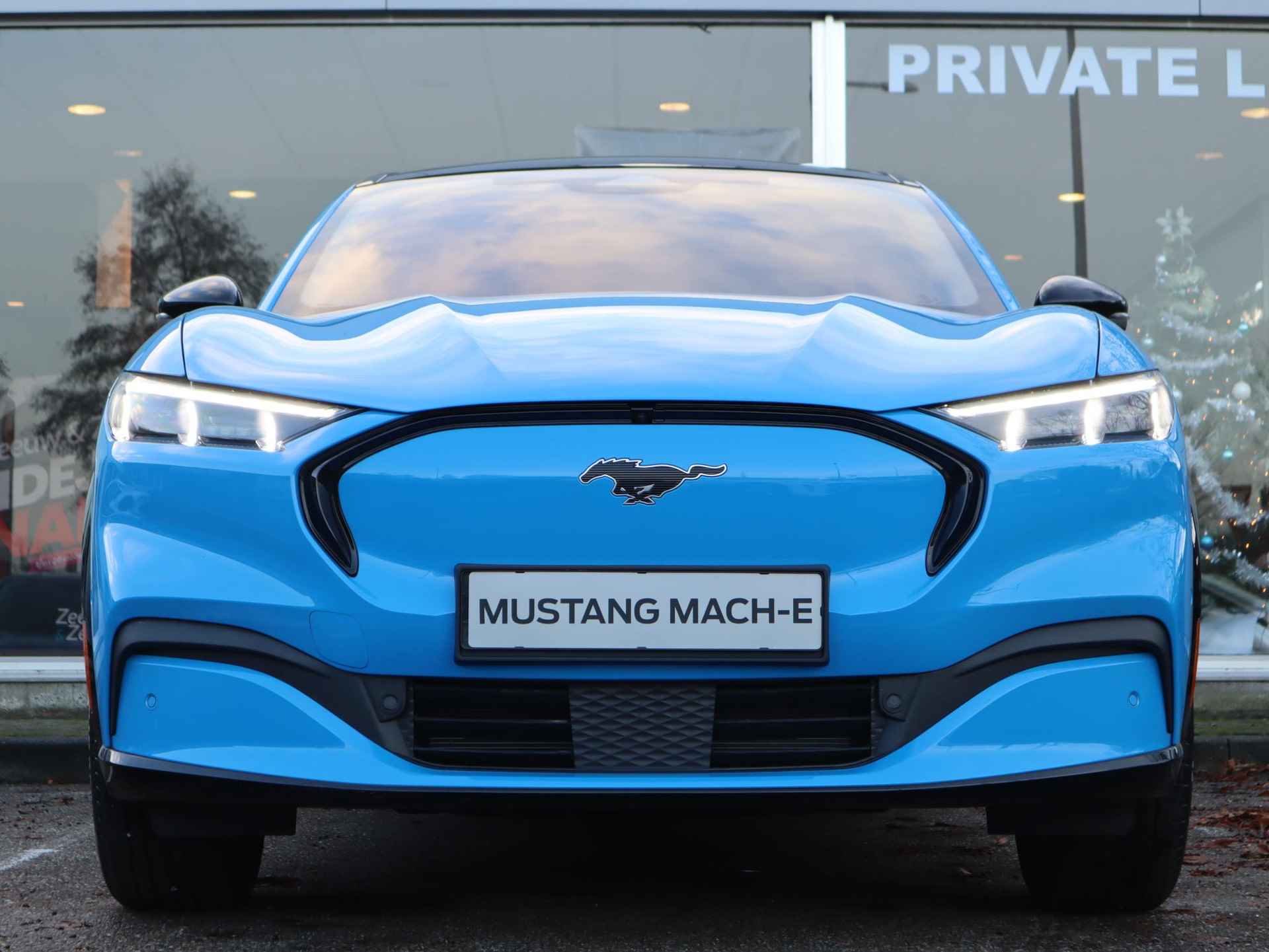Ford Mustang Mach-E 98kWh AWD Premium | 19" Lichtmetalen velgen | B&O Premium Audio | Led verlichting | 360° Camera | Dodehoek detectie | Panorama dak | Lederen bekleding | El. verstelbare voorstoelen | - 10/58