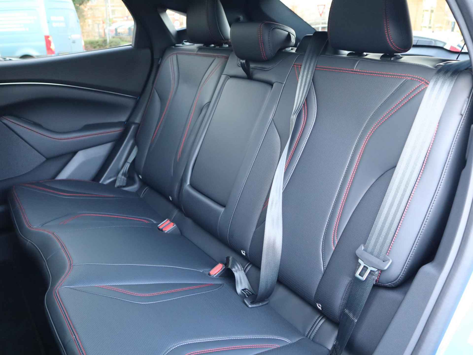 Ford Mustang Mach-E 98kWh AWD Premium | 19" Lichtmetalen velgen | B&O Premium Audio | Led verlichting | 360° Camera | Dodehoek detectie | Panorama dak | Lederen bekleding | El. verstelbare voorstoelen | - 23/58