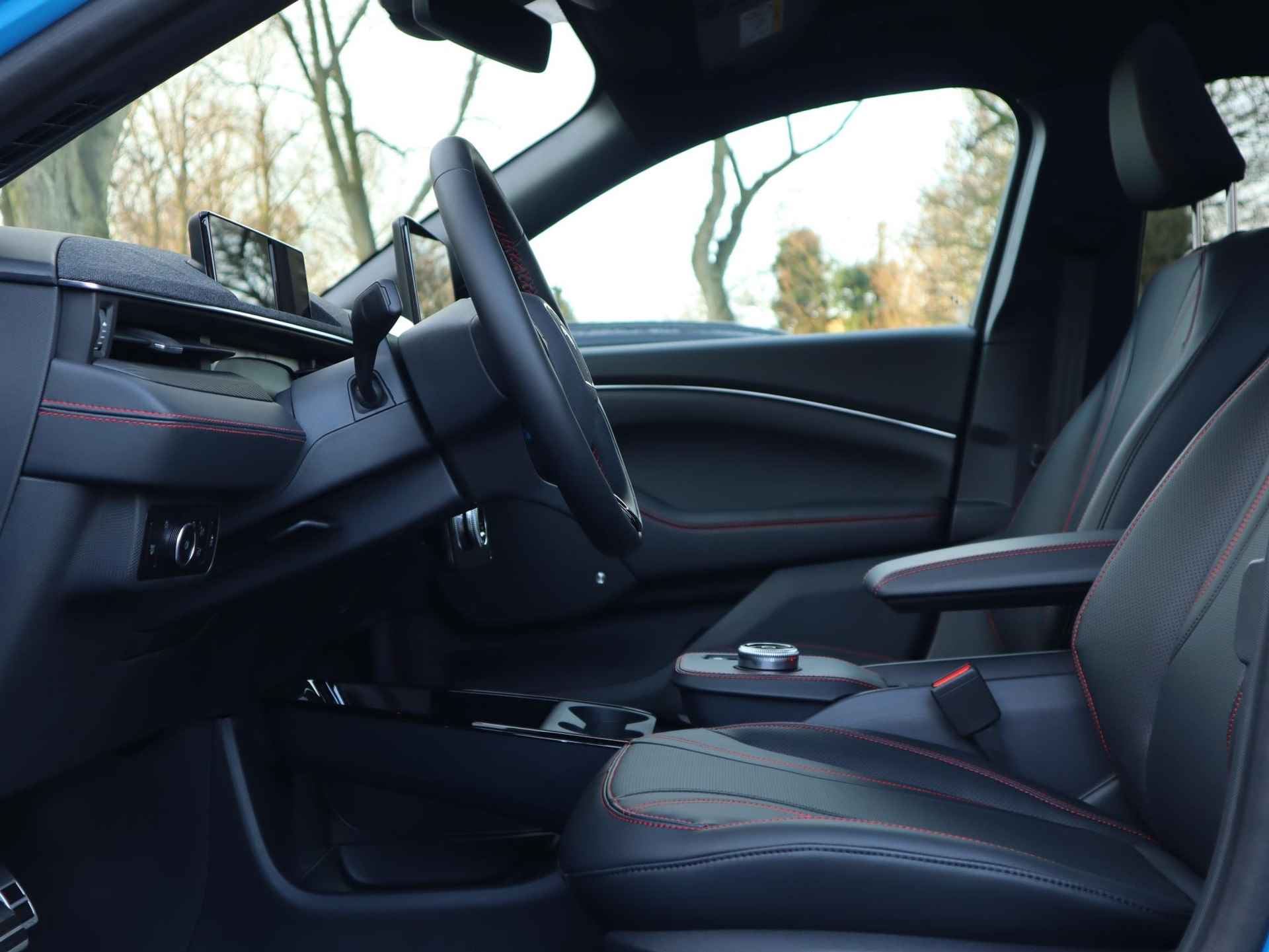 Ford Mustang Mach-E 98kWh AWD Premium | 19" Lichtmetalen velgen | B&O Premium Audio | Led verlichting | 360° Camera | Dodehoek detectie | Panorama dak | Lederen bekleding | El. verstelbare voorstoelen | - 29/58