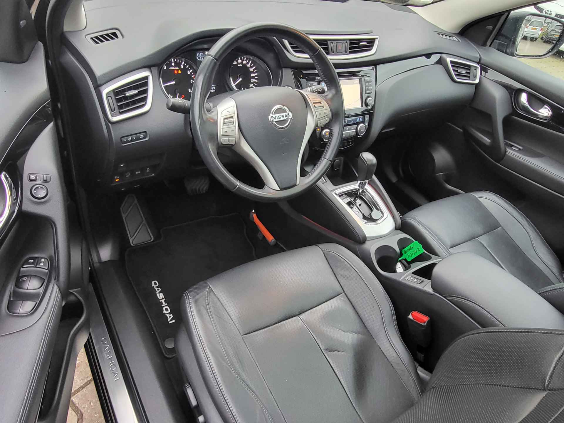 Nissan QASHQAI 1.2 Tekna Automaat, Panoramadak, Trekhaak, Rijklaar met beurt & garantie! - 10/29