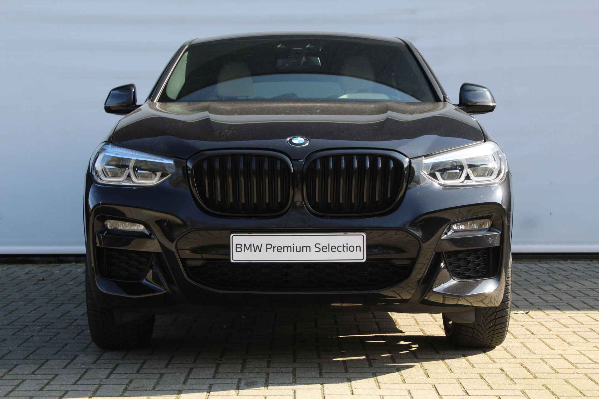 BMW X4 xDrive20i High Executive M Sport Automaat / Panoramadak / Sportstoelen / Adaptieve LED / Parking Assistant Plus / Comfort Access / Live Cockpit Professional - 3/28