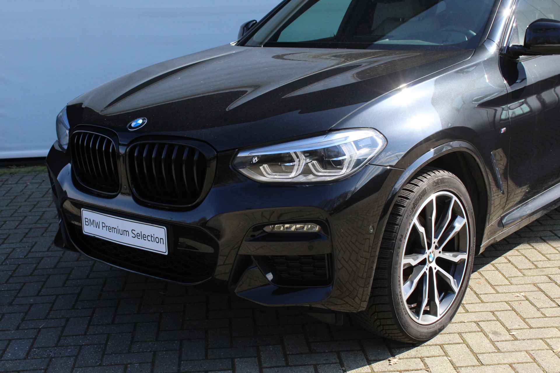 BMW X4 xDrive20i High Executive M Sport Automaat / Panoramadak / Sportstoelen / Adaptieve LED / Parking Assistant Plus / Comfort Access / Live Cockpit Professional - 4/28