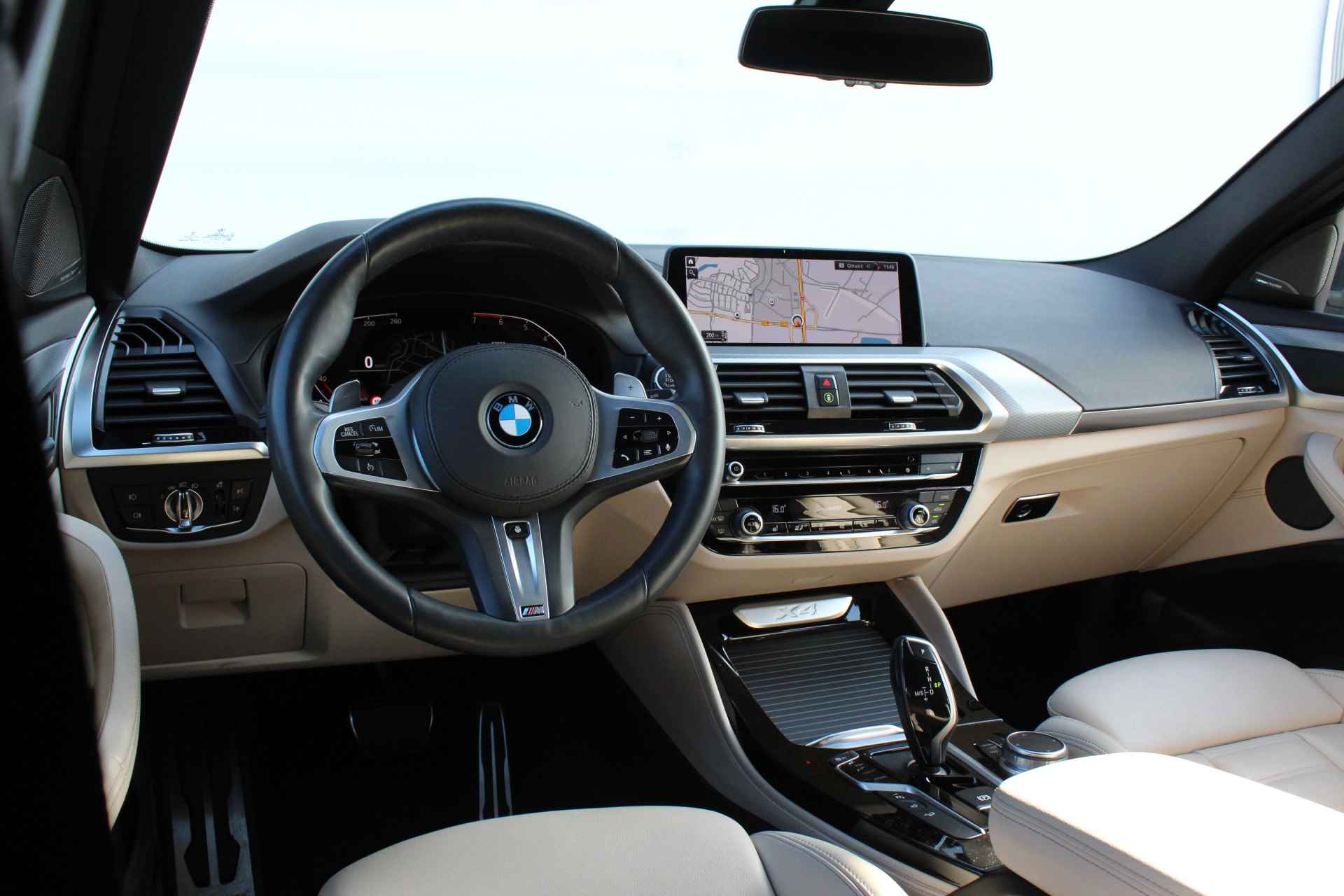 BMW X4 xDrive20i High Executive M Sport Automaat / Panoramadak / Sportstoelen / Adaptieve LED / Parking Assistant Plus / Comfort Access / Live Cockpit Professional - 7/28