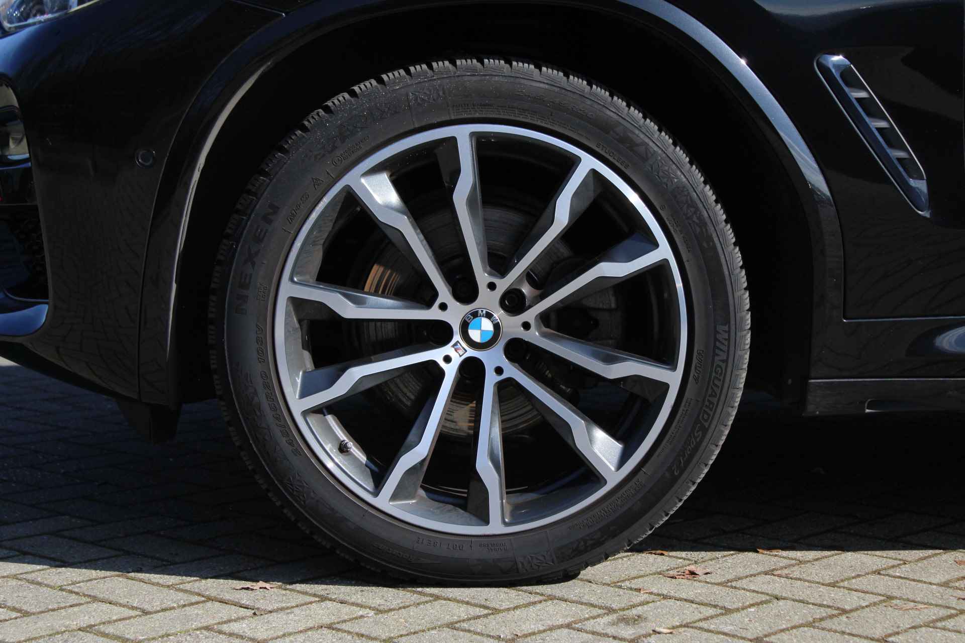 BMW X4 xDrive20i High Executive M Sport Automaat / Panoramadak / Sportstoelen / Adaptieve LED / Parking Assistant Plus / Comfort Access / Live Cockpit Professional - 9/28