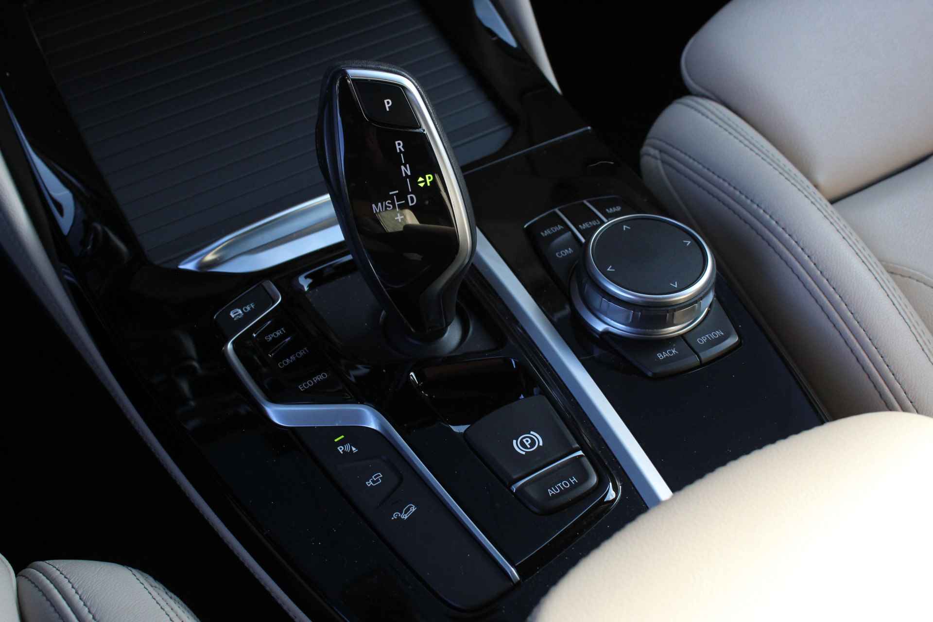 BMW X4 xDrive20i High Executive M Sport Automaat / Panoramadak / Sportstoelen / Adaptieve LED / Parking Assistant Plus / Comfort Access / Live Cockpit Professional - 21/28