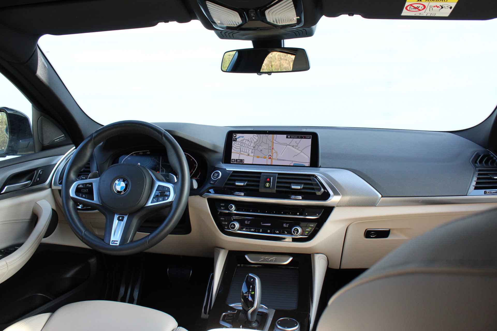 BMW X4 xDrive20i High Executive M Sport Automaat / Panoramadak / Sportstoelen / Adaptieve LED / Parking Assistant Plus / Comfort Access / Live Cockpit Professional - 27/28