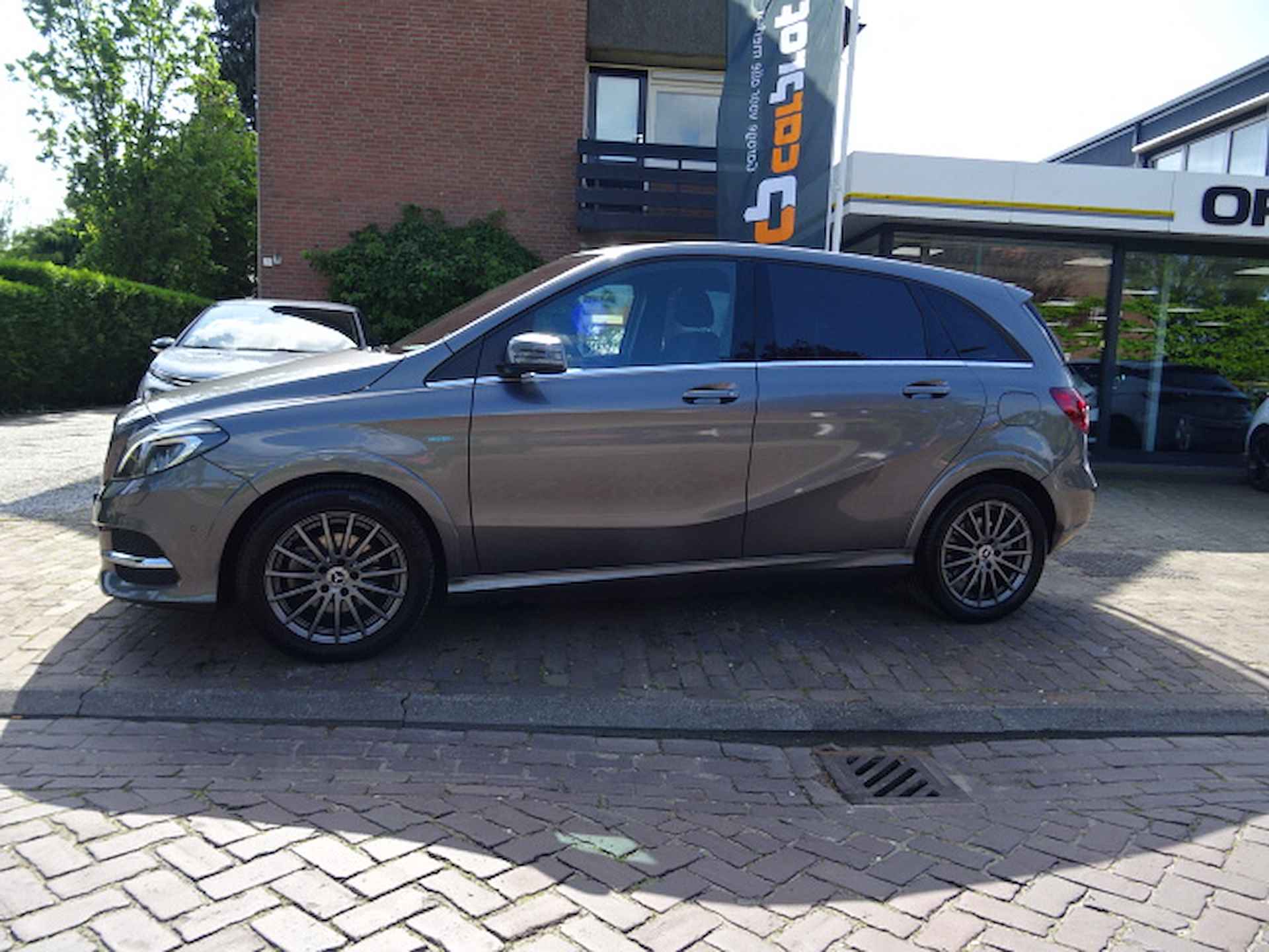 Mercedes B-Klasse B250 Electric 132KW Business Solution Automaat + 17"/ Navi/ Camera/ Stoelverwarming/ Range+/ NL auto - 16/53