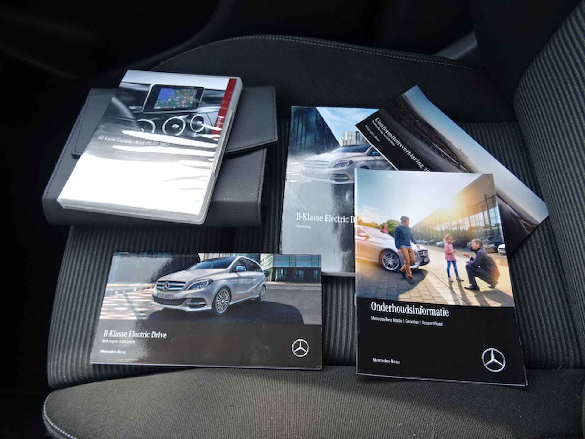 Mercedes B-Klasse B250 Electric 132KW Business Solution Automaat + 17"/ Navi/ Camera/ Stoelverwarming/ Range+/ NL auto - 37/53