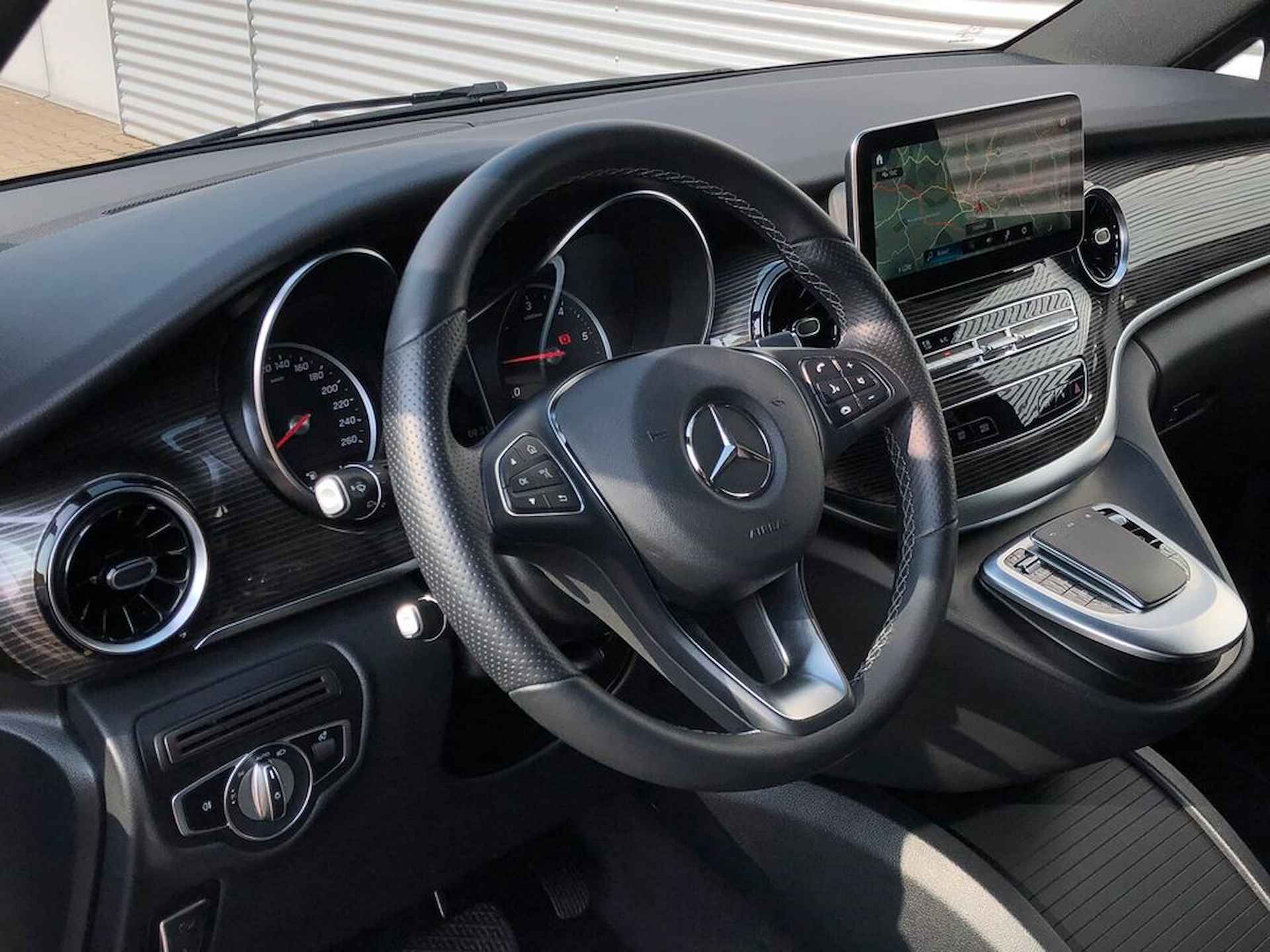 Mercedes-Benz V-Klasse 300d L3 Avantgarde 8 Zitter 77.950 EX BTW 237 PK Leder EL. Schuifdeuren LED Camera - 4/14