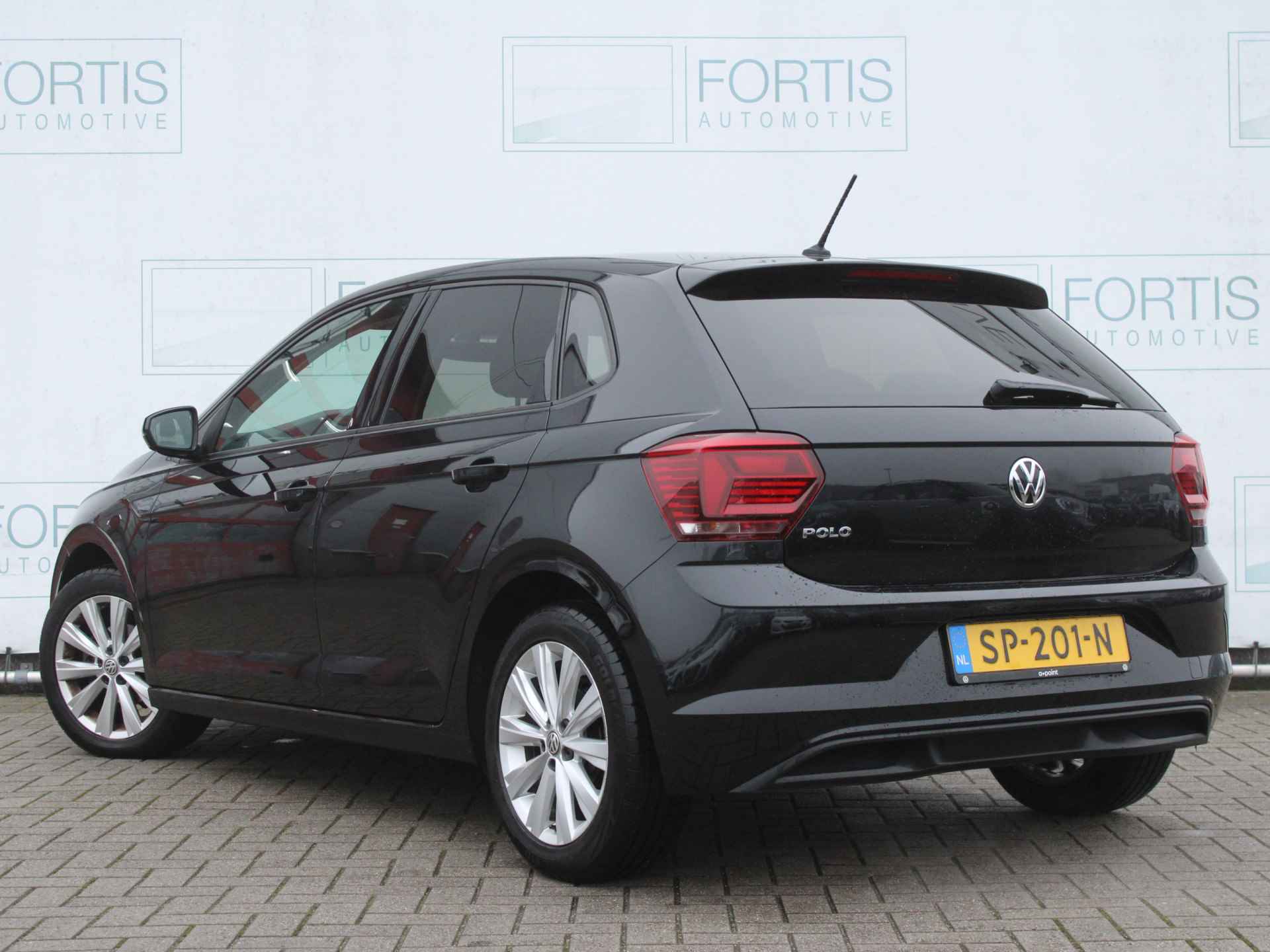 Volkswagen Polo 1.0 TSI Highline NL AUTO | DEALER ONDERHOUDEN | VELGEN | CARPLAY | ECC | - 4/22