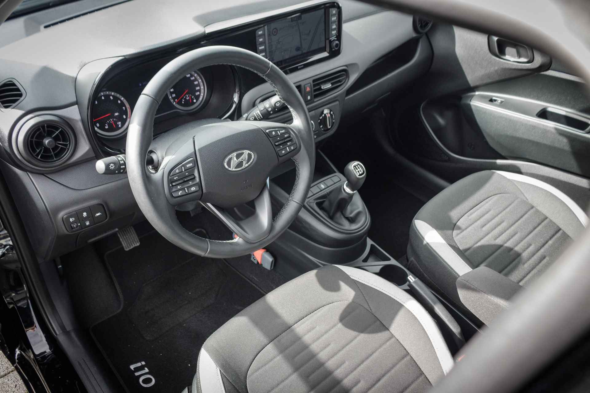 Hyundai i10 1.0 67 PK Comfort Smart 1 EIGN Rijklaar UNIEK !!!! | Airco | Elek. Pakket | Cr control | Navigatie | - 7/24