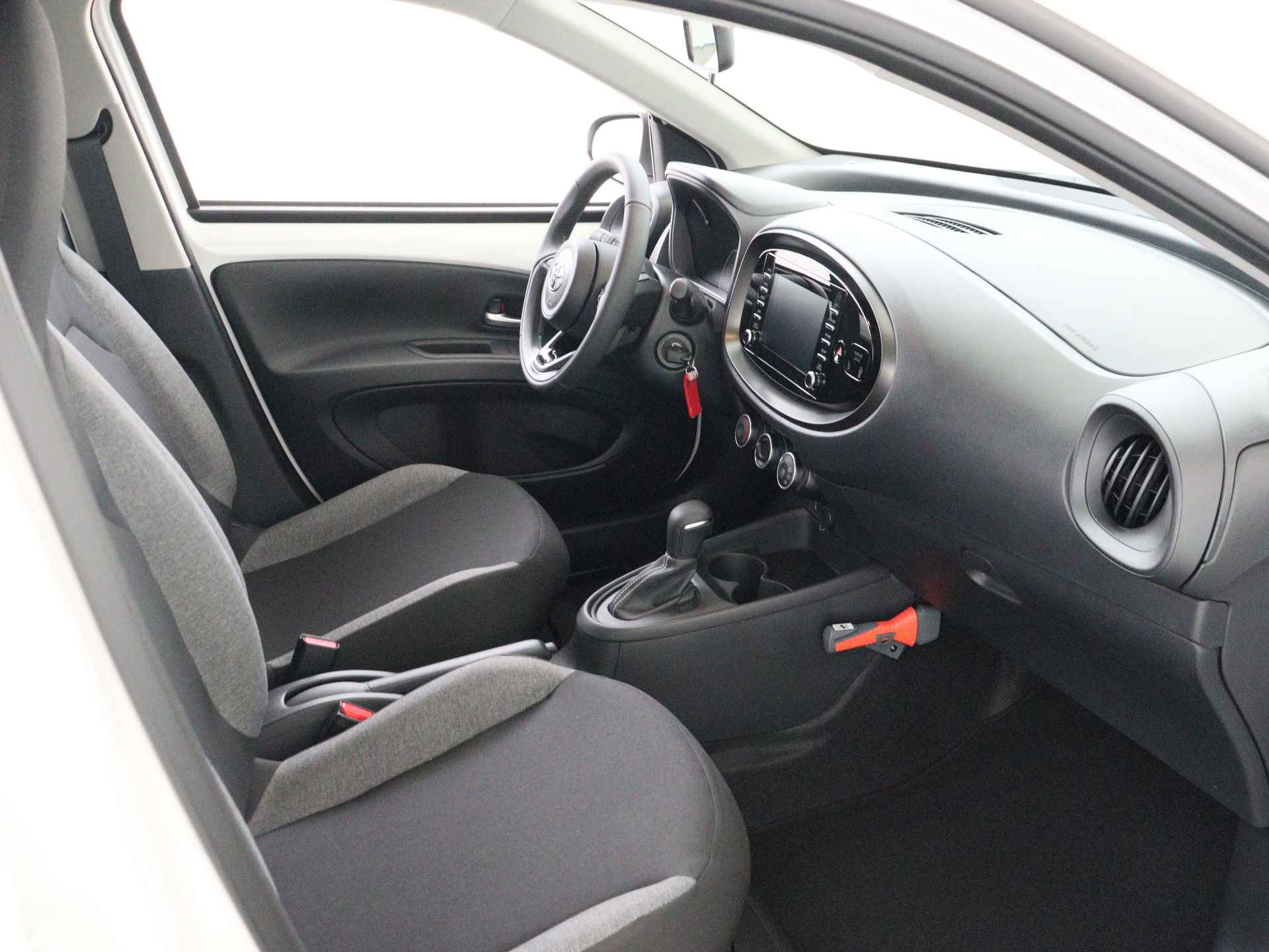 Toyota Aygo X 1.0 VVT-i S-CVT play *demo | Airco | Cruise Control | Apple CarPlay/ Android Auto | - 29/38