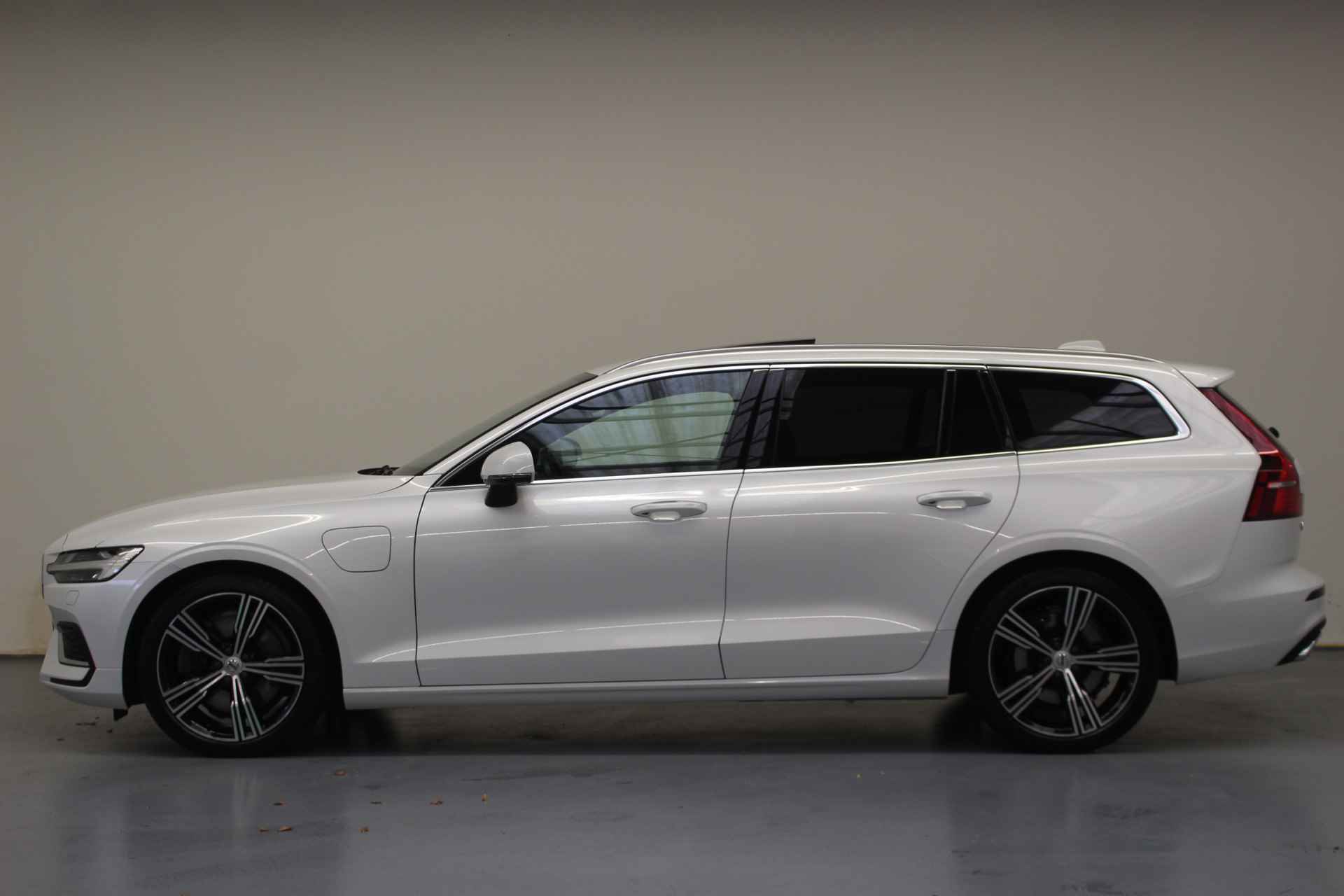 Volvo V60 T8 Twin Engine AWD Inscription Polestar | Rijklaarprijs | Massage stoelen | Pano dak - 2/33