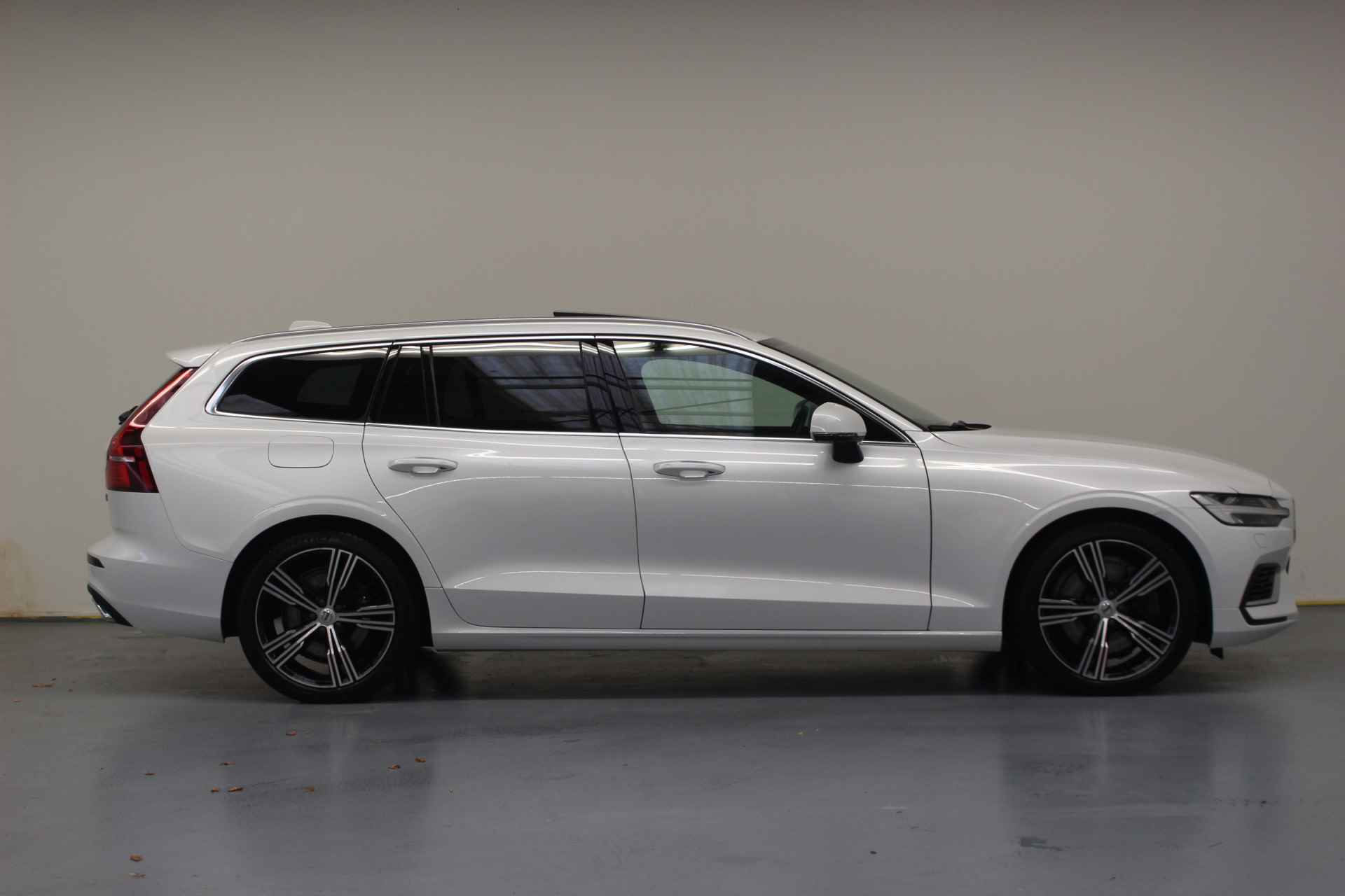 Volvo V60 T8 Twin Engine AWD Inscription Polestar | Rijklaarprijs | Massage stoelen | Pano dak - 3/33