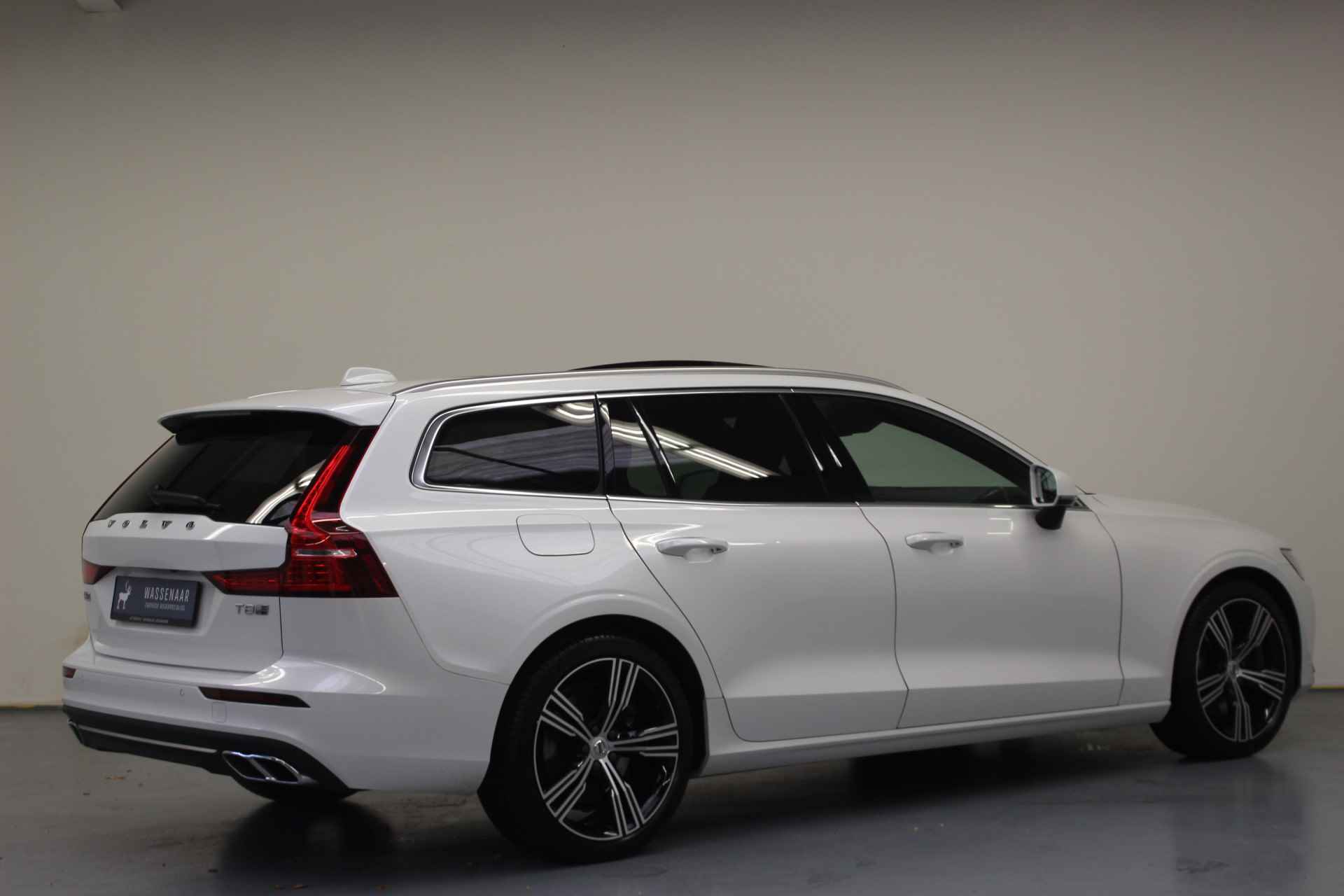 Volvo V60 T8 Twin Engine AWD Inscription Polestar | Rijklaarprijs | Massage stoelen | Pano dak - 4/33