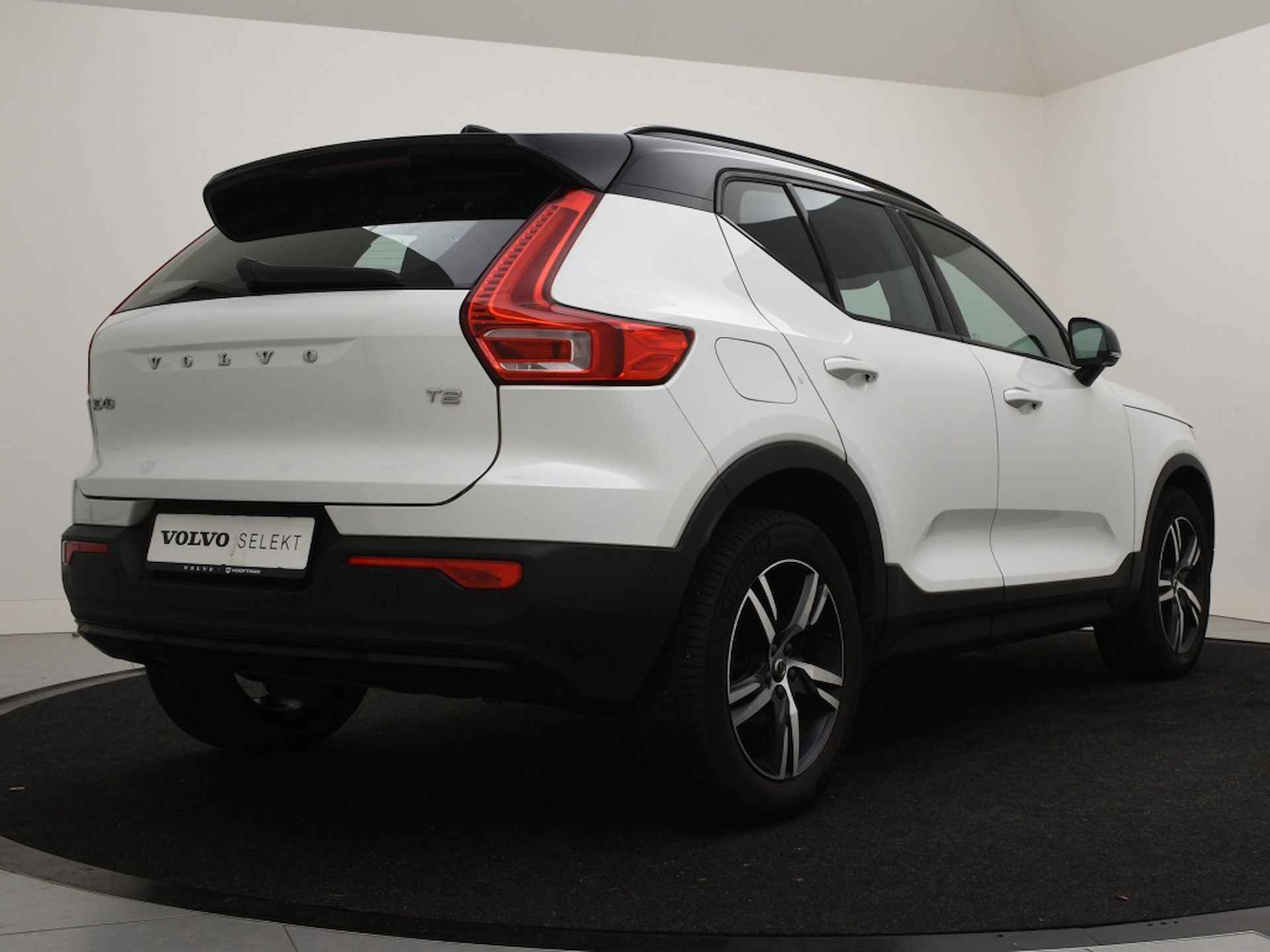 Volvo XC40 T2 AUT(8) R-DESIGN SCHUIFDAK 360GR CAM HARMAN KARDON NAVI - 3/43