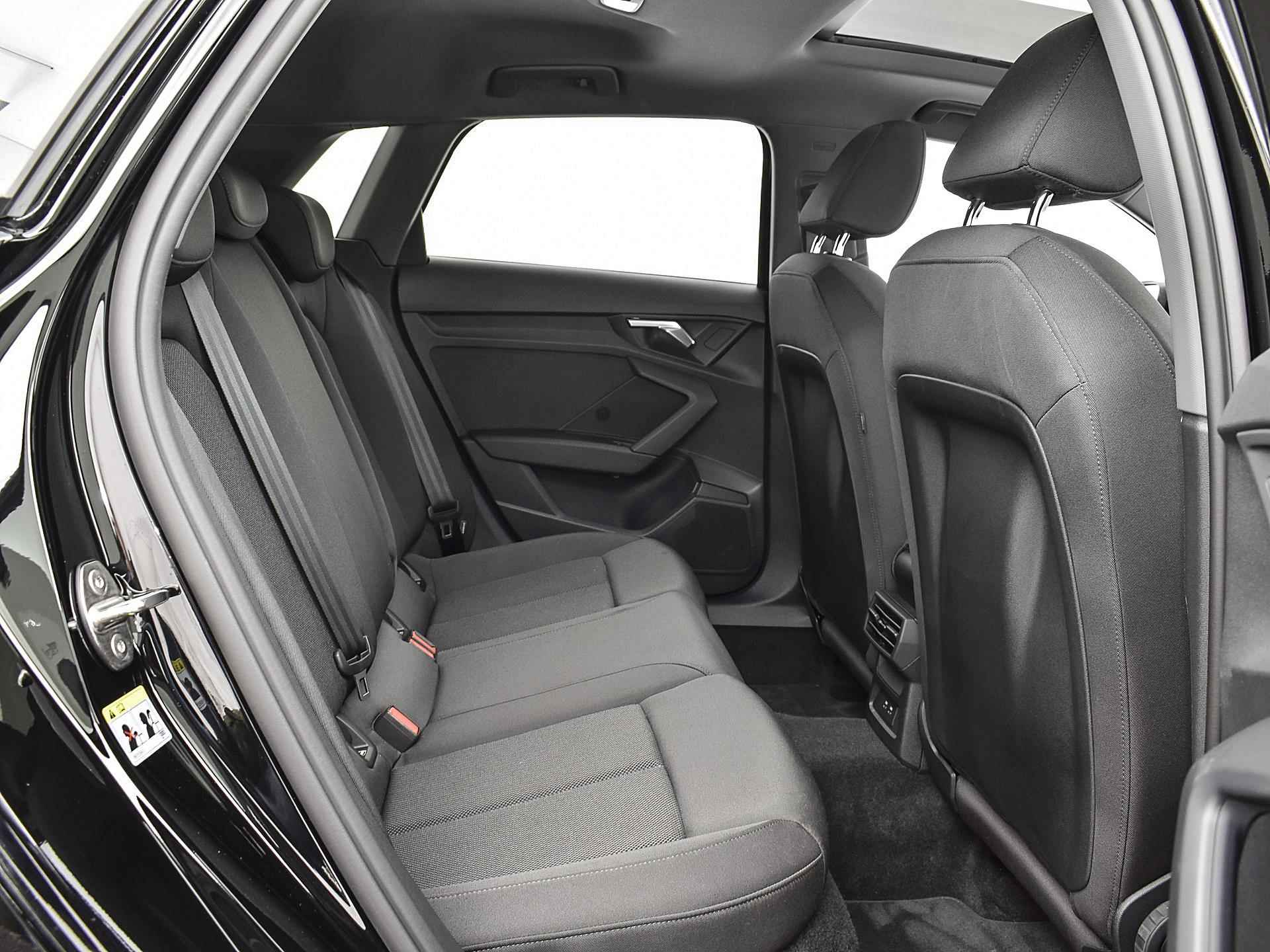 Audi A3 Sportback 40 TFSIe 204pk S-Tronic Business Edition | Panoramadak | Apple Car Play | Parkeerassistent | Elek. Achterklep | Cruise Control | P-Sensoren | Clima | 12 maanden BOVAG Garantie - 11/30